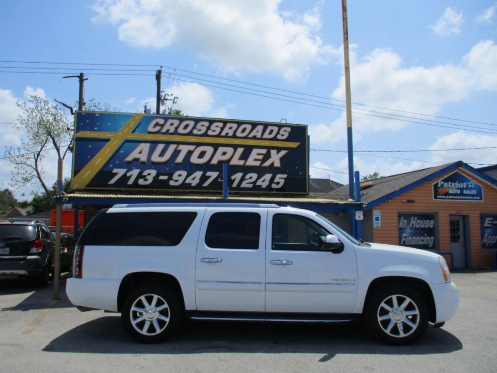 2007 WHITE GMC YUKON DENALI XL AWD (1GKFK66807J) with an 6.2L V8 OHV 16V engine, 4-SPEED AUTOMATIC transmission, located at 310 Spencer Hwy, South Houston, TX, 77587, (713) 947-1245, 29.664383, -95.228897 - LOOK!! NEW ARRIVALGMC YUKON DENALI, THIS DENALI HAS GONE THROUGH CROSSROADS AUTOPLEX MULTI-POINT INSPECTION AND READY FOR DELIVERY. THIS VEHICLE IS EQUIPPED WITH 3RD SEATING FOR THE WHOLE FAMILY. POWER WINDOWS AND LOCKS, TILT, GREAT SOUND SYSTEM, LEATHER INTERIOR. MOTOR AND TRANSMISSION RUNS GREAT A - Photo #1
