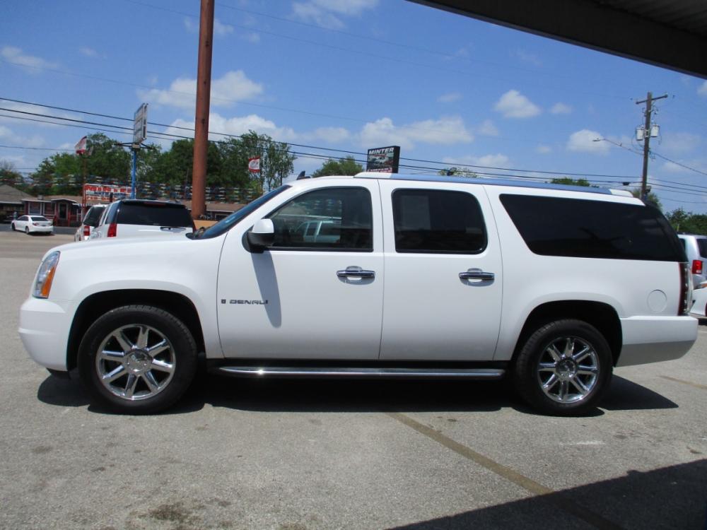 2007 WHITE GMC YUKON DENALI XL AWD (1GKFK66807J) with an 6.2L V8 OHV 16V engine, 4-SPEED AUTOMATIC transmission, located at 310 Spencer Hwy, South Houston, TX, 77587, (713) 947-1245, 29.664383, -95.228897 - LOOK!! NEW ARRIVALGMC YUKON DENALI, THIS DENALI HAS GONE THROUGH CROSSROADS AUTOPLEX MULTI-POINT INSPECTION AND READY FOR DELIVERY. THIS VEHICLE IS EQUIPPED WITH 3RD SEATING FOR THE WHOLE FAMILY. POWER WINDOWS AND LOCKS, TILT, GREAT SOUND SYSTEM, LEATHER INTERIOR. MOTOR AND TRANSMISSION RUNS GREAT A - Photo #5