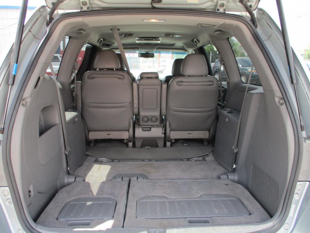 2008 SILVER HONDA ODYSSEY EX-L w/ DVD (5FNRL38708B) with an 3.5L V6 SOHC 24V engine, 5-SPEED AUTOMATIC transmission, located at 310 Spencer Hwy, South Houston, TX, 77587, (713) 947-1245, 29.664383, -95.228897 - This Honda Pilot has towing capacity, feels big behind the wheel. A huge pro for this unit is the roomy interior with eight-passenger seating, versatile storage and cargo-hauling abilities, many standard features, comfortable ride, smooth power delivery. Edmunds Say: One of the best crossover SUVs a - Photo #9