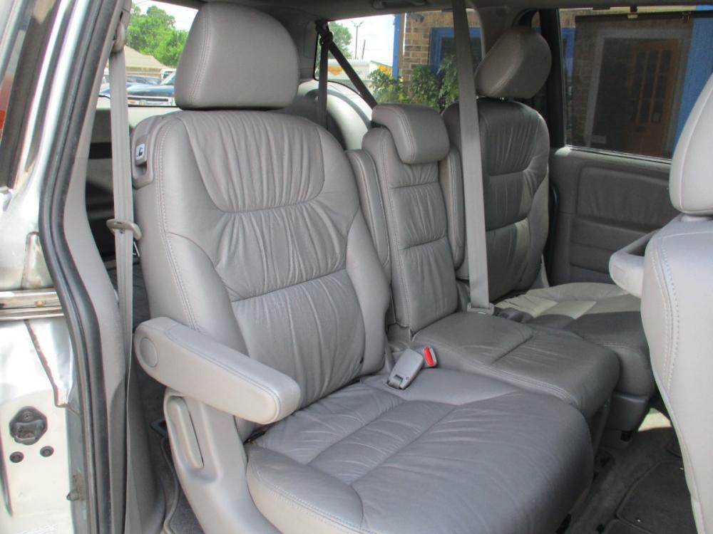 2008 SILVER HONDA ODYSSEY EX-L w/ DVD (5FNRL38708B) with an 3.5L V6 SOHC 24V engine, 5-SPEED AUTOMATIC transmission, located at 310 Spencer Hwy, South Houston, TX, 77587, (713) 947-1245, 29.664383, -95.228897 - This Honda Pilot has towing capacity, feels big behind the wheel. A huge pro for this unit is the roomy interior with eight-passenger seating, versatile storage and cargo-hauling abilities, many standard features, comfortable ride, smooth power delivery. Edmunds Say: One of the best crossover SUVs a - Photo #10