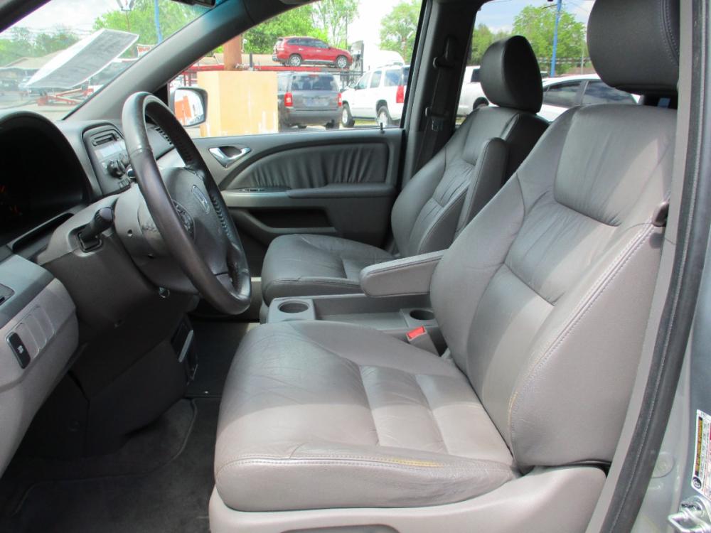 2008 SILVER HONDA ODYSSEY EX-L w/ DVD (5FNRL38708B) with an 3.5L V6 SOHC 24V engine, 5-SPEED AUTOMATIC transmission, located at 310 Spencer Hwy, South Houston, TX, 77587, (713) 947-1245, 29.664383, -95.228897 - This Honda Pilot has towing capacity, feels big behind the wheel. A huge pro for this unit is the roomy interior with eight-passenger seating, versatile storage and cargo-hauling abilities, many standard features, comfortable ride, smooth power delivery. Edmunds Say: One of the best crossover SUVs a - Photo #13