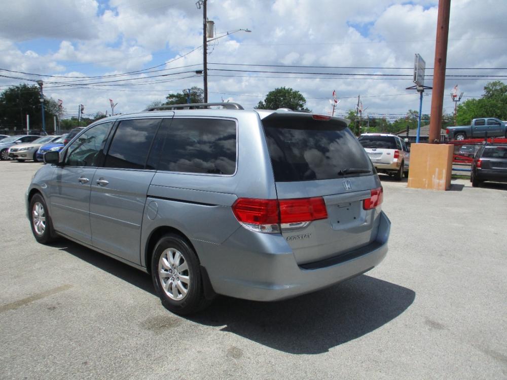 2008 SILVER HONDA ODYSSEY EX-L w/ DVD (5FNRL38708B) with an 3.5L V6 SOHC 24V engine, 5-SPEED AUTOMATIC transmission, located at 310 Spencer Hwy, South Houston, TX, 77587, (713) 947-1245, 29.664383, -95.228897 - This Honda Pilot has towing capacity, feels big behind the wheel. A huge pro for this unit is the roomy interior with eight-passenger seating, versatile storage and cargo-hauling abilities, many standard features, comfortable ride, smooth power delivery. Edmunds Say: One of the best crossover SUVs a - Photo #4