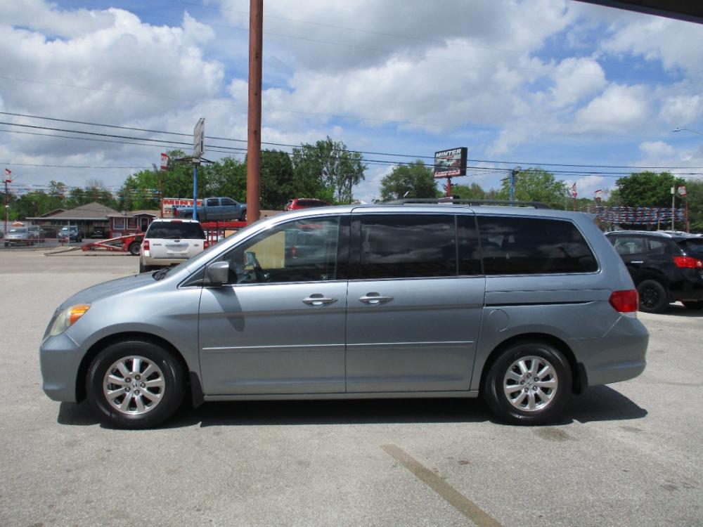 2008 SILVER HONDA ODYSSEY EX-L w/ DVD (5FNRL38708B) with an 3.5L V6 SOHC 24V engine, 5-SPEED AUTOMATIC transmission, located at 310 Spencer Hwy, South Houston, TX, 77587, (713) 947-1245, 29.664383, -95.228897 - This Honda Pilot has towing capacity, feels big behind the wheel. A huge pro for this unit is the roomy interior with eight-passenger seating, versatile storage and cargo-hauling abilities, many standard features, comfortable ride, smooth power delivery. Edmunds Say: One of the best crossover SUVs a - Photo #5