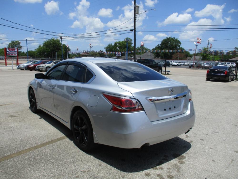 2015 SILVER NISSAN ALTIMA 2.5 S (1N4AL3AP9FC) with an 2.5L L4 DOHC 16V engine, CVT transmission, located at 310 Spencer Hwy, South Houston, TX, 77587, (713) 947-1245, 29.664383, -95.228897 - 2015 NISSAN ALTIMA****** NEW ARRIVAL****** GREAT GAS MILEAGE Keyless entry, Freezing cold A/C! This 2012 Nissan Altima is extra clean and has never been smoked in. Come see why the Nissan Altima has been one of the best selling full size sedans in the market today. It gets great gas mileage and - Photo #4