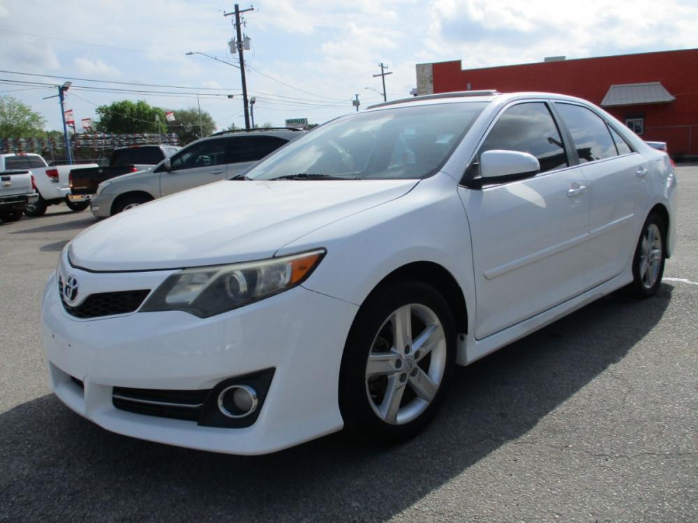 2012 WHITE /BLACK TOYOTA CAMRY SE (4T1BF1FK1CU) with an 2.5L L4 DOHC 16V engine, 6-SPEED AUTOMATIC transmission, located at 310 Spencer Hwy, South Houston, TX, 77587, (713) 947-1245, 29.664383, -95.228897 - 2012 TOYOTA CAMRY THAT JUST HIT THE LOT!! DONT WANT TO MISS THIS ONE, XTRA CLEAN 4-DOOR FULL SIZE SEDAN JUST ADDED TO OUR INVENTORY, SMOOTH DRIVE INTERIOR OF VEHICLE IS XTRA CLEAN WITH LEATHER SEATS & NO STAINS OR CUTS. EXTERIOR IS EQUALLY AS NICE WITH NO DOOR DINGS ! THIS VEHICLE QUALIFIES FOR OUR - Photo #6