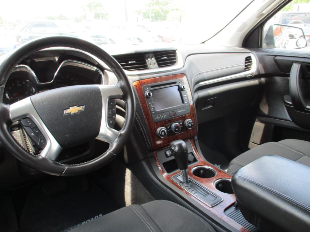 2013 GRAY CHEVROLET TRAVERSE 1LT FWD (1GNKRGKD4DJ) with an 3.6L V6 DOHC 24V engine, 6-SPEED AUTOMATIC transmission, located at 310 Spencer Hwy, South Houston, TX, 77587, (713) 947-1245, 29.664383, -95.228897 - This 2013 Chevrolet Traverse is the complete package! It brings the SUV fan and luxury together as one! Today Chevrolet lets you have luxury without having to sacrifice your space! This mid-size SUV has great appeal and will not last long! Come check us out today! Crossroads Autoplex is a family run - Photo #11