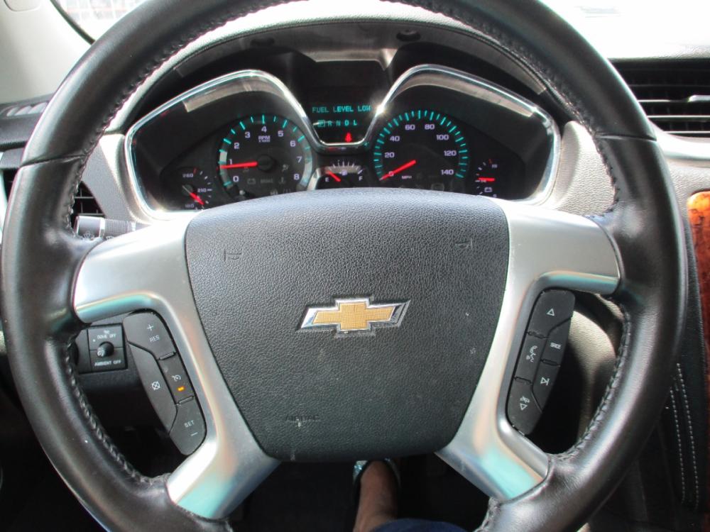 2013 GRAY CHEVROLET TRAVERSE 1LT FWD (1GNKRGKD4DJ) with an 3.6L V6 DOHC 24V engine, 6-SPEED AUTOMATIC transmission, located at 310 Spencer Hwy, South Houston, TX, 77587, (713) 947-1245, 29.664383, -95.228897 - This 2013 Chevrolet Traverse is the complete package! It brings the SUV fan and luxury together as one! Today Chevrolet lets you have luxury without having to sacrifice your space! This mid-size SUV has great appeal and will not last long! Come check us out today! Crossroads Autoplex is a family run - Photo #20