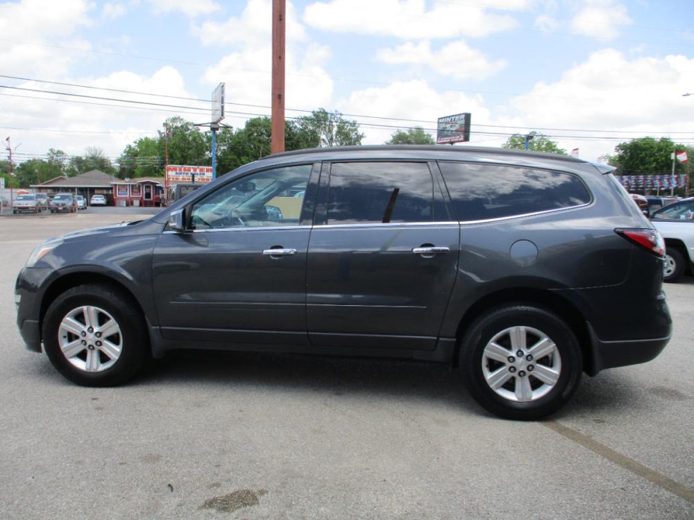 2013 GRAY CHEVROLET TRAVERSE 1LT FWD (1GNKRGKD4DJ) with an 3.6L V6 DOHC 24V engine, 6-SPEED AUTOMATIC transmission, located at 310 Spencer Hwy, South Houston, TX, 77587, (713) 947-1245, 29.664383, -95.228897 - This 2013 Chevrolet Traverse is the complete package! It brings the SUV fan and luxury together as one! Today Chevrolet lets you have luxury without having to sacrifice your space! This mid-size SUV has great appeal and will not last long! Come check us out today! Crossroads Autoplex is a family run - Photo #5