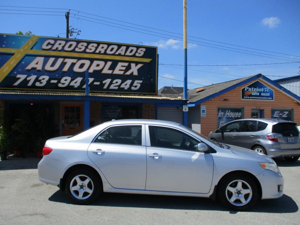 2009 SILVER TOYOTA COROLLA Base 4-Speed AT (1NXBU40E89Z) with an 1.8L L4 DOHC 16V engine, 4-SPEED AUTOMATIC transmission, located at 310 Spencer Hwy, South Houston, TX, 77587, (713) 947-1245, 29.664383, -95.228897 - Photo #1