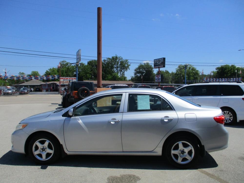 2009 SILVER TOYOTA COROLLA Base 4-Speed AT (1NXBU40E89Z) with an 1.8L L4 DOHC 16V engine, 4-SPEED AUTOMATIC transmission, located at 310 Spencer Hwy, South Houston, TX, 77587, (713) 947-1245, 29.664383, -95.228897 - Photo #5