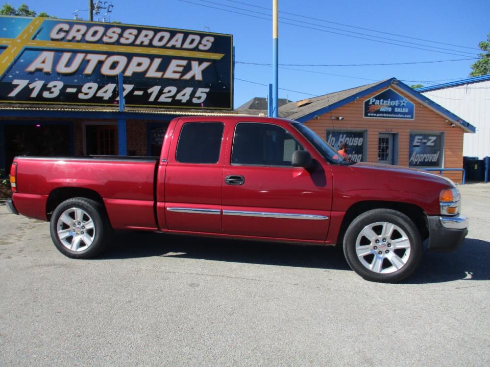 2004 RED GMC SIERRA 1500 Work Truck Ext. Cab Long Bed 2WD (2GTEC19V641) with an 4.8L V8 OHV 16V engine, 4-SPEED AUTOMATIC transmission, located at 310 Spencer Hwy, South Houston, TX, 77587, (713) 947-1245, 29.664383, -95.228897 - NEW ARRIVAL CHEVROLET SILVERADO EXT CAB PICKUP!! THIS IS A MUST SEE, 4DR EXT CAB, CLOTH INTERIOR WITH NO STAINS AND CUTS, GREAT MILEAGE, ENGINE AND TRANSMISSION RUNS SMOOTH AND FUNCTIONS PROPERLY, ICE COLD A/C, PASSED OUR MULTI-POINT INSPECTION AND READY FOR DELIVERY! ALMOST NEW TIRES AND EXTERIOR I - Photo #1