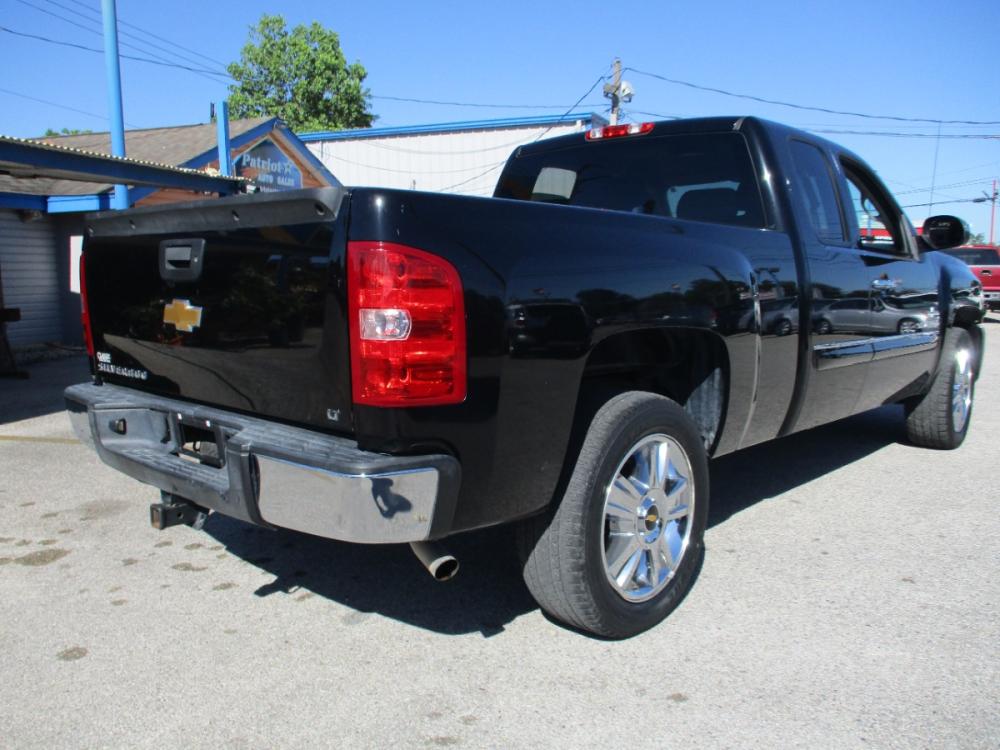 2013 BLACK CHEVROLET SILVERADO 1500 LT Ext. Cab 2WD (1GCRCSE09DZ) with an 5.3L V8 OHV 16V FFV engine, 4-SPEED AUTOMATIC OR 6-SPEED AUTOMATIC transmission, located at 310 Spencer Hwy, South Houston, TX, 77587, (713) 947-1245, 29.664383, -95.228897 - NEW ARRIVAL CHEVROLET SILVERADO EXT CAB PICKUP!! THIS IS A MUST SEE, 4DR EXT CAB, CLOTH INTERIOR WITH NO STAINS AND CUTS, GREAT MILEAGE, ENGINE AND TRANSMISSION RUNS SMOOTH AND FUNCTIONS PROPERLY, ICE COLD A/C, PASSED OUR MULTI-POINT INSPECTION AND READY FOR DELIVERY! ALMOST NEW TIRES AND EXTERIOR - Photo #2