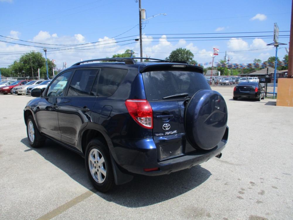 2006 BLUE TOYOTA RAV4 Base I4 2WD (JTMZD33V966) with an 2.4L L4 DOHC 16V engine, 4-SPEED AUTOMATIC transmission, located at 310 Spencer Hwy, South Houston, TX, 77587, (713) 947-1245, 29.664383, -95.228897 - 2006 TOYOTA RAV 4 ------- NEW ARRIVAL------ GREAT GAS MILEAGE WITH A TOYOTA ENGINE------- NEW TO INVENTORY !!, XTRA CLEAN VEHICLE WITH ALMOST NEW INTERIOR, NON SMOKER VEHICLE NO CUTS,STAINS,BURNS. EXTERIOR IS EQUALLY AS NICE . NO DOOR DINGS, THIS UNIT TRULY IS IN PRESTINE CONDITION IN AND OUT. T - Photo #4