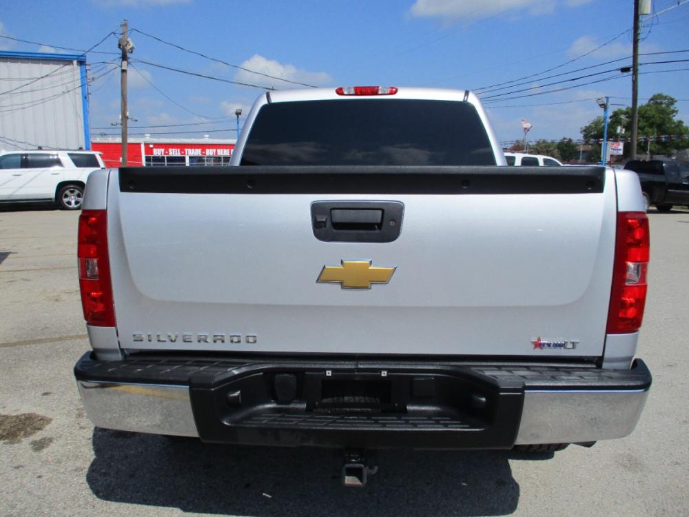 2013 SILVER CHEVROLET SILVERADO 1500 LT Crew Cab 2WD (3GCPCSE05DG) with an 5.3L V8 OHV 16V FFV engine, 6-SPEED AUTOMATIC transmission, located at 310 Spencer Hwy, South Houston, TX, 77587, (713) 947-1245, 29.664383, -95.228897 - NEW ARRIVAL CHEVROLET SILVERADO CREW CAB PICKUP!! THIS IS A MUST SEE, 4DR CREW CAB, LEATHER INTERIOR WITH NO STAINS AND CUTS, GREAT MILEAGE, ENGINE AND TRANSMISSION RUNS SMOOTH AND FUNCTIONS PROPERLY, ICE COLD A/C, PASSED OUR MULTI-POINT INSPECTION AND READY FOR DELIVERY! ALMOST NEW TIRES AND EXTERI - Photo #3