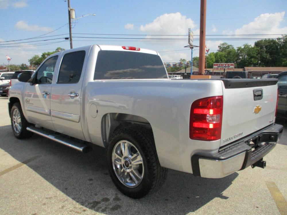 2013 SILVER CHEVROLET SILVERADO 1500 LT Crew Cab 2WD (3GCPCSE05DG) with an 5.3L V8 OHV 16V FFV engine, 6-SPEED AUTOMATIC transmission, located at 310 Spencer Hwy, South Houston, TX, 77587, (713) 947-1245, 29.664383, -95.228897 - NEW ARRIVAL CHEVROLET SILVERADO CREW CAB PICKUP!! THIS IS A MUST SEE, 4DR CREW CAB, LEATHER INTERIOR WITH NO STAINS AND CUTS, GREAT MILEAGE, ENGINE AND TRANSMISSION RUNS SMOOTH AND FUNCTIONS PROPERLY, ICE COLD A/C, PASSED OUR MULTI-POINT INSPECTION AND READY FOR DELIVERY! ALMOST NEW TIRES AND EXTERI - Photo #4