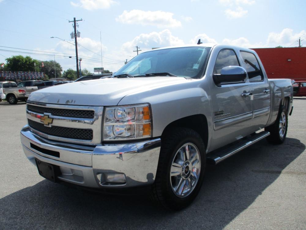 2013 SILVER CHEVROLET SILVERADO 1500 LT Crew Cab 2WD (3GCPCSE05DG) with an 5.3L V8 OHV 16V FFV engine, 6-SPEED AUTOMATIC transmission, located at 310 Spencer Hwy, South Houston, TX, 77587, (713) 947-1245, 29.664383, -95.228897 - NEW ARRIVAL CHEVROLET SILVERADO CREW CAB PICKUP!! THIS IS A MUST SEE, 4DR CREW CAB, LEATHER INTERIOR WITH NO STAINS AND CUTS, GREAT MILEAGE, ENGINE AND TRANSMISSION RUNS SMOOTH AND FUNCTIONS PROPERLY, ICE COLD A/C, PASSED OUR MULTI-POINT INSPECTION AND READY FOR DELIVERY! ALMOST NEW TIRES AND EXTERI - Photo #6
