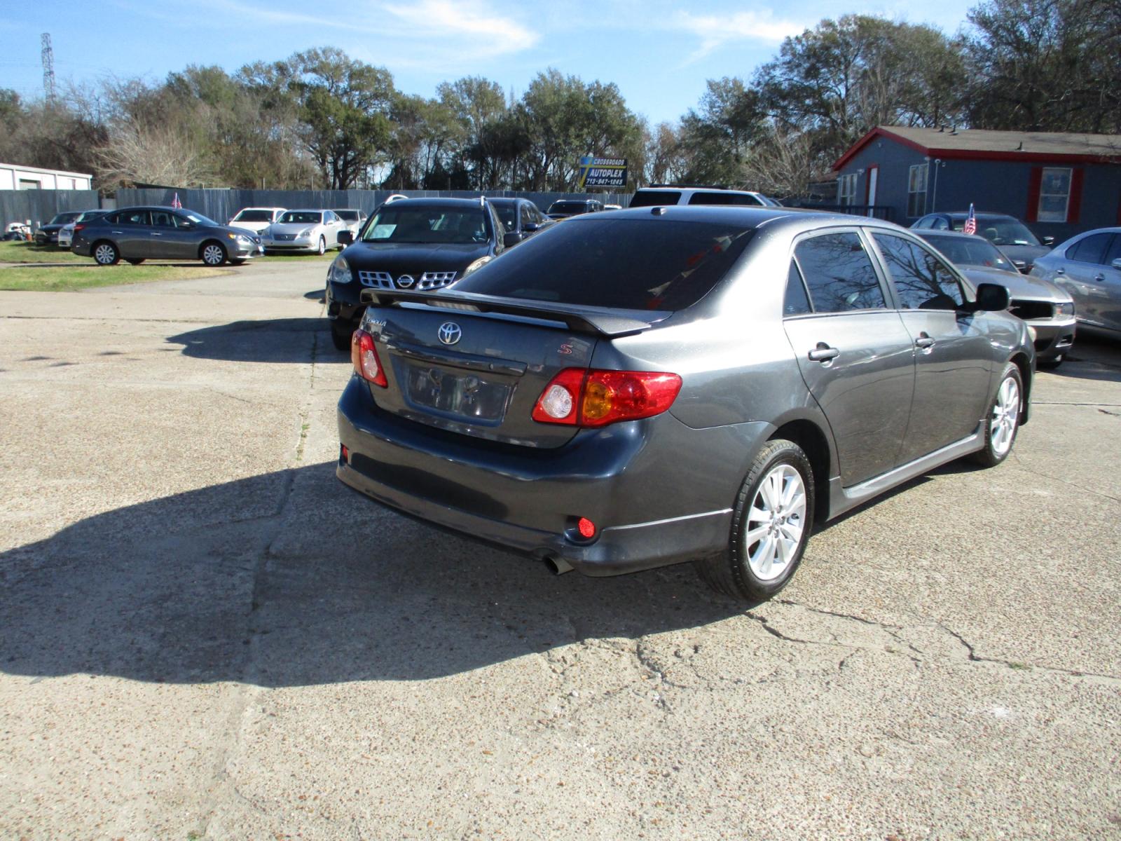 2012 GRAY TOYOTA CAMRY SE (4T1BF1FK6CU) with an 2.5L L4 DOHC 16V engine, 6-SPEED AUTOMATIC transmission, located at 19224 Kuykendahl Rd, Spring, TX, 77379, (713) 947-1245, 30.049259, -95.491402 - LIKE NEW CONDITION! QUALIFIES FOR "IN-HOUSE"FINANCING!!! THIS UNIT IS A MUST SEE, VERY CLEAN INSIDE & OUT, AUTOMATIC, COLD A/C SERVICED AND MAINTAINED, CARPETS AND SEATS ARE FREE OF SOILS AND STAINS, A NON-SMOKER, ENGINE HAS BEEN SERVICE AND TRANSMISSION SHIFTS SMOOTH. WE HAVE ALL TYPES OF FINANCING - Photo #2