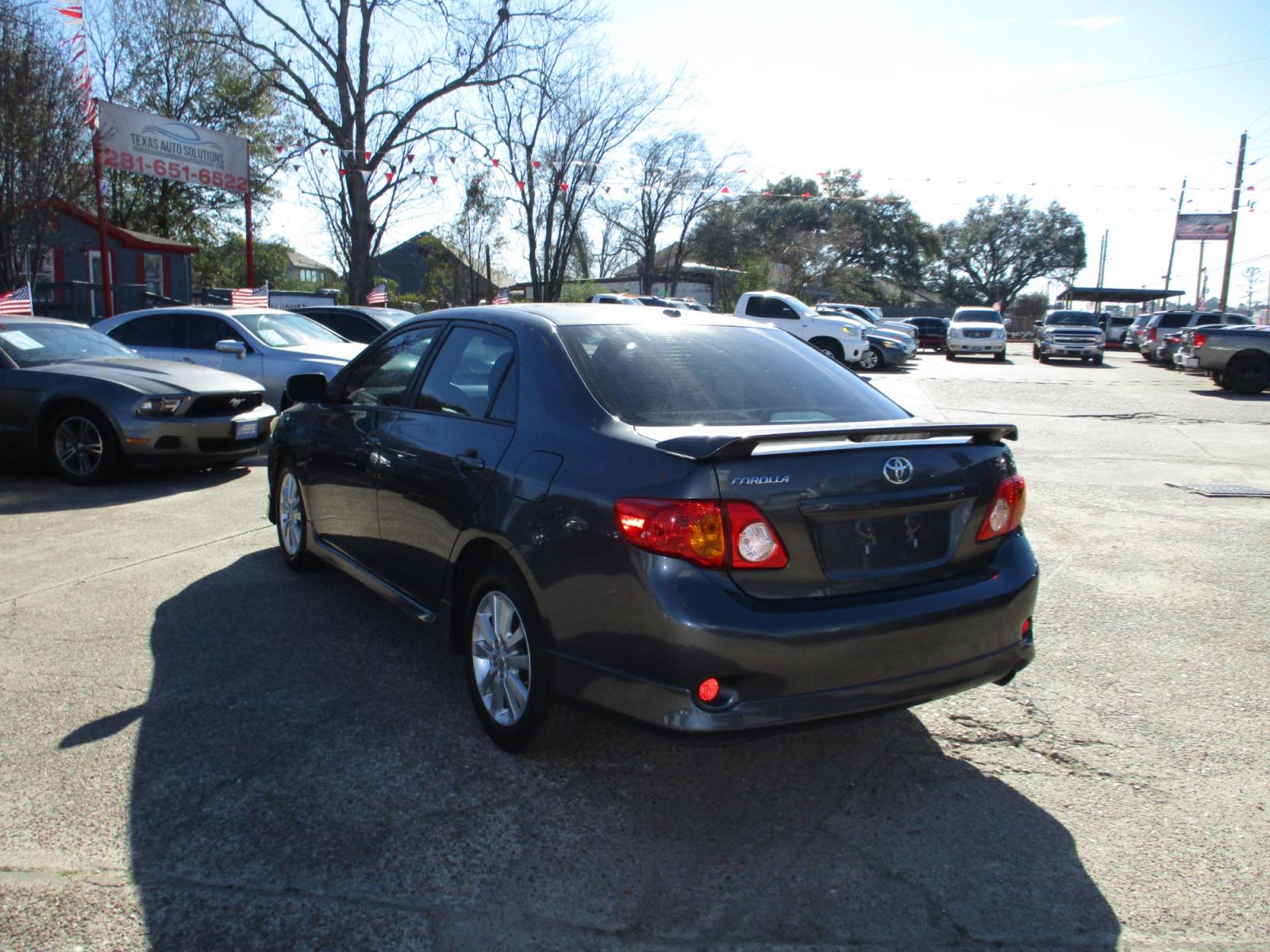 2012 GRAY TOYOTA CAMRY SE (4T1BF1FK6CU) with an 2.5L L4 DOHC 16V engine, 6-SPEED AUTOMATIC transmission, located at 19224 Kuykendahl Rd, Spring, TX, 77379, (713) 947-1245, 30.049259, -95.491402 - LIKE NEW CONDITION! QUALIFIES FOR "IN-HOUSE"FINANCING!!! THIS UNIT IS A MUST SEE, VERY CLEAN INSIDE & OUT, AUTOMATIC, COLD A/C SERVICED AND MAINTAINED, CARPETS AND SEATS ARE FREE OF SOILS AND STAINS, A NON-SMOKER, ENGINE HAS BEEN SERVICE AND TRANSMISSION SHIFTS SMOOTH. WE HAVE ALL TYPES OF FINANCING - Photo #4
