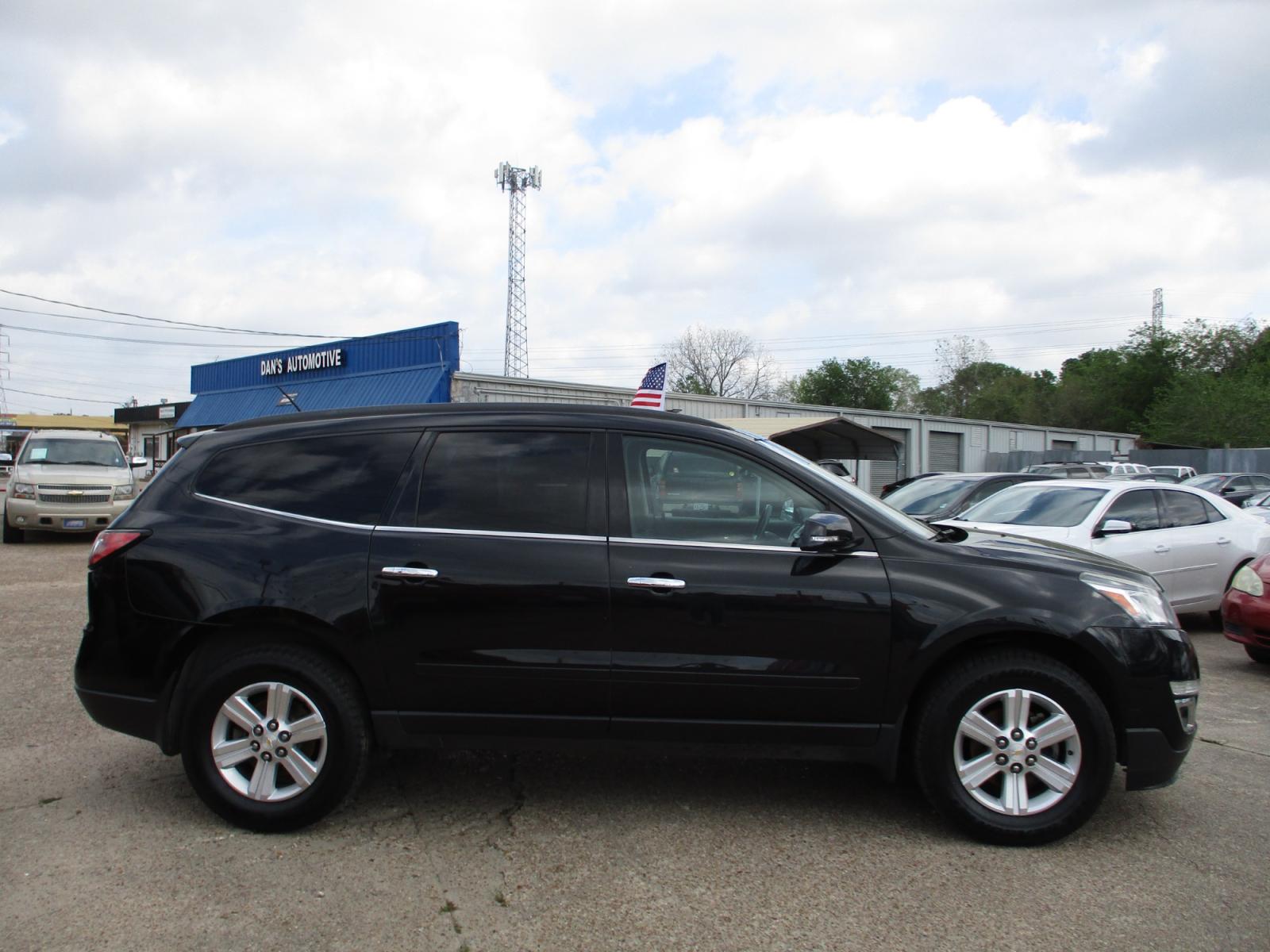 2014 BLACK CHEVROLET TRAVERSE 1LT FWD (1GNKRGKD6EJ) with an 3.6L V6 DOHC 24V engine, 6-SPEED AUTOMATIC transmission, located at 19224 Kuykendahl Rd, Spring, TX, 77379, (713) 947-1245, 30.049259, -95.491402 - This 2014 Chevrolet Traverse is the complete package! It brings the SUV fan and luxury together as one! Today Chevrolet lets you have luxury without having to sacrifice your space! This mid-size SUV has great appeal and will not last long! Come check us out today! Crossroads Autoplex is a family run - Photo #1