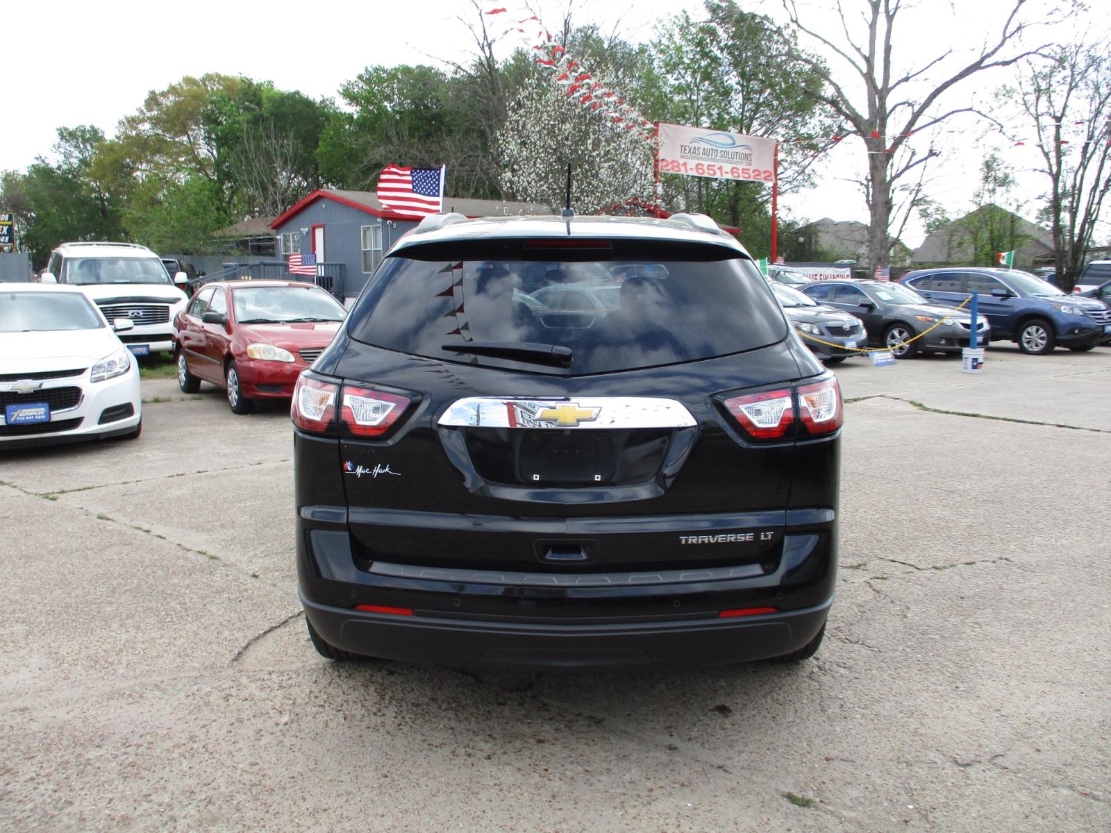 2014 BLACK CHEVROLET TRAVERSE 1LT FWD (1GNKRGKD6EJ) with an 3.6L V6 DOHC 24V engine, 6-SPEED AUTOMATIC transmission, located at 19224 Kuykendahl Rd, Spring, TX, 77379, (713) 947-1245, 30.049259, -95.491402 - This 2014 Chevrolet Traverse is the complete package! It brings the SUV fan and luxury together as one! Today Chevrolet lets you have luxury without having to sacrifice your space! This mid-size SUV has great appeal and will not last long! Come check us out today! Crossroads Autoplex is a family run - Photo #3
