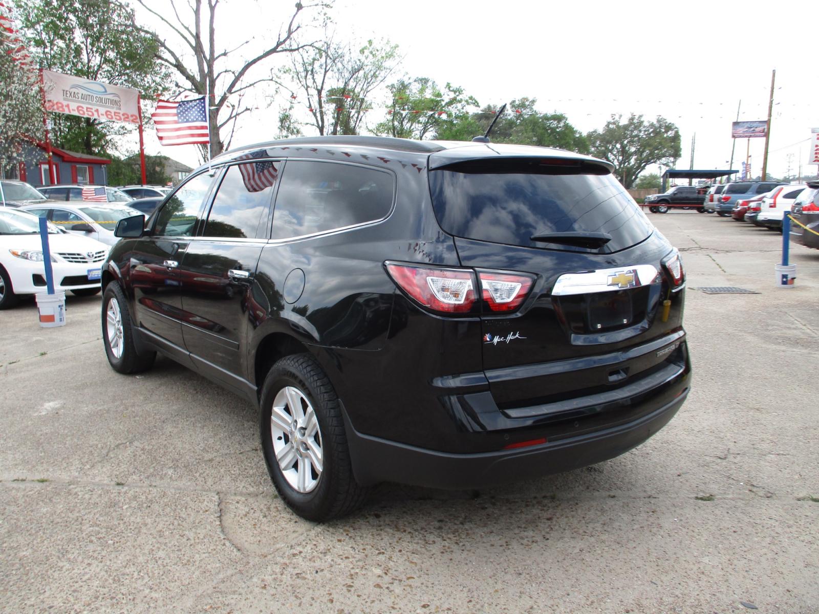 2014 BLACK CHEVROLET TRAVERSE 1LT FWD (1GNKRGKD6EJ) with an 3.6L V6 DOHC 24V engine, 6-SPEED AUTOMATIC transmission, located at 19224 Kuykendahl Rd, Spring, TX, 77379, (713) 947-1245, 30.049259, -95.491402 - This 2014 Chevrolet Traverse is the complete package! It brings the SUV fan and luxury together as one! Today Chevrolet lets you have luxury without having to sacrifice your space! This mid-size SUV has great appeal and will not last long! Come check us out today! Crossroads Autoplex is a family run - Photo #4
