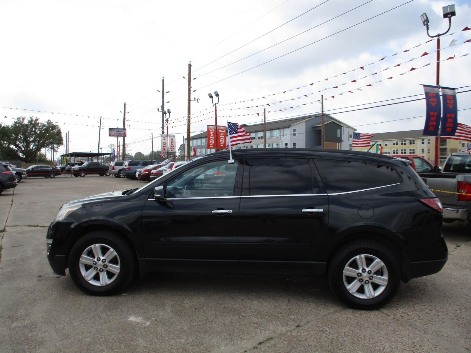 2014 BLACK CHEVROLET TRAVERSE 1LT FWD (1GNKRGKD6EJ) with an 3.6L V6 DOHC 24V engine, 6-SPEED AUTOMATIC transmission, located at 19224 Kuykendahl Rd, Spring, TX, 77379, (713) 947-1245, 30.049259, -95.491402 - This 2014 Chevrolet Traverse is the complete package! It brings the SUV fan and luxury together as one! Today Chevrolet lets you have luxury without having to sacrifice your space! This mid-size SUV has great appeal and will not last long! Come check us out today! Crossroads Autoplex is a family run - Photo #5