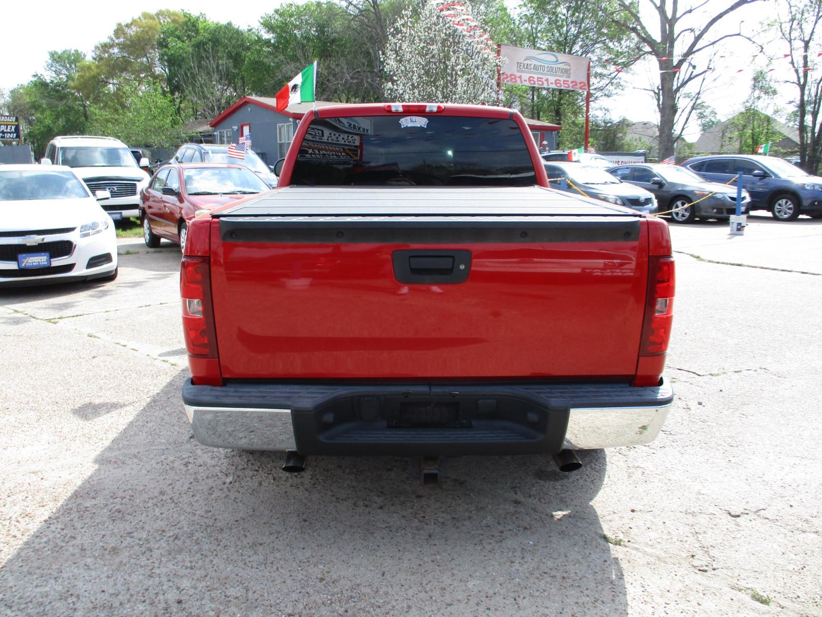 2011 RED CHEVROLET SILVERADO 1500 LT Ext. Cab 2WD (1GCRCSE09BZ) with an 5.3L V8 OHV 16V FFV engine, 6-SPEED AUTOMATIC transmission, located at 19224 Kuykendahl Rd, Spring, TX, 77379, (713) 947-1245, 30.049259, -95.491402 - NEW ARRIVAL CHEVROLET SILVERADO CREW CAB PICKUP!! THIS IS A MUST SEE, 4DR CREW CAB, CLOTH INTERIOR WITH NO STAINS AND CUTS, GREAT MILEAGE, ENGINE AND TRANSMISSION RUNS SMOOTH AND FUNCTIONS PROPERLY, ICE COLD A/C, PASSED OUR MULTI-POINT INSPECTION AND READY FOR DELIVERY! ALMOST NEW TIRES AND EXTERIOR - Photo #4