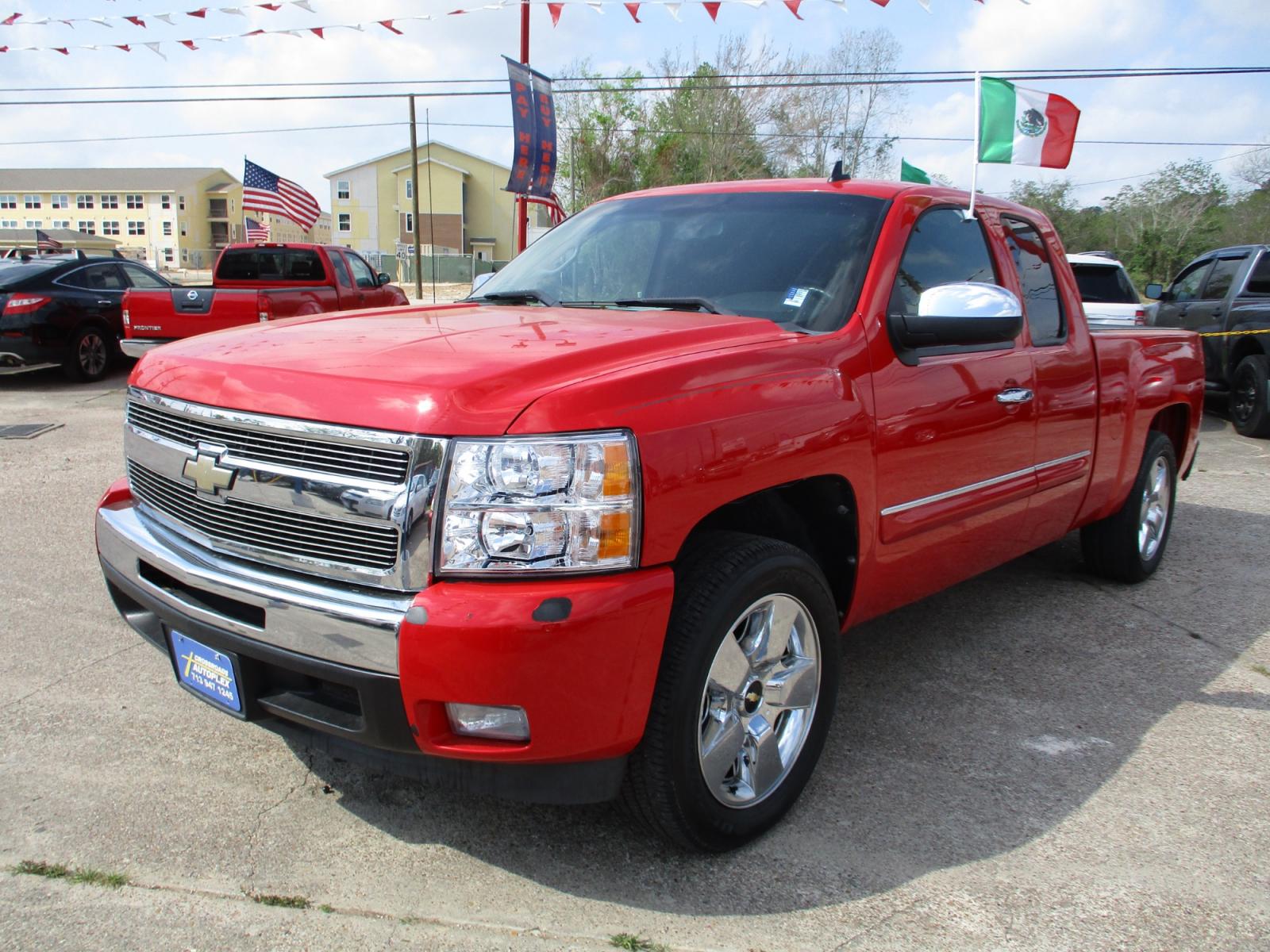 2011 RED CHEVROLET SILVERADO 1500 LT Ext. Cab 2WD (1GCRCSE09BZ) with an 5.3L V8 OHV 16V FFV engine, 6-SPEED AUTOMATIC transmission, located at 19224 Kuykendahl Rd, Spring, TX, 77379, (713) 947-1245, 30.049259, -95.491402 - NEW ARRIVAL CHEVROLET SILVERADO CREW CAB PICKUP!! THIS IS A MUST SEE, 4DR CREW CAB, CLOTH INTERIOR WITH NO STAINS AND CUTS, GREAT MILEAGE, ENGINE AND TRANSMISSION RUNS SMOOTH AND FUNCTIONS PROPERLY, ICE COLD A/C, PASSED OUR MULTI-POINT INSPECTION AND READY FOR DELIVERY! ALMOST NEW TIRES AND EXTERIOR - Photo #7