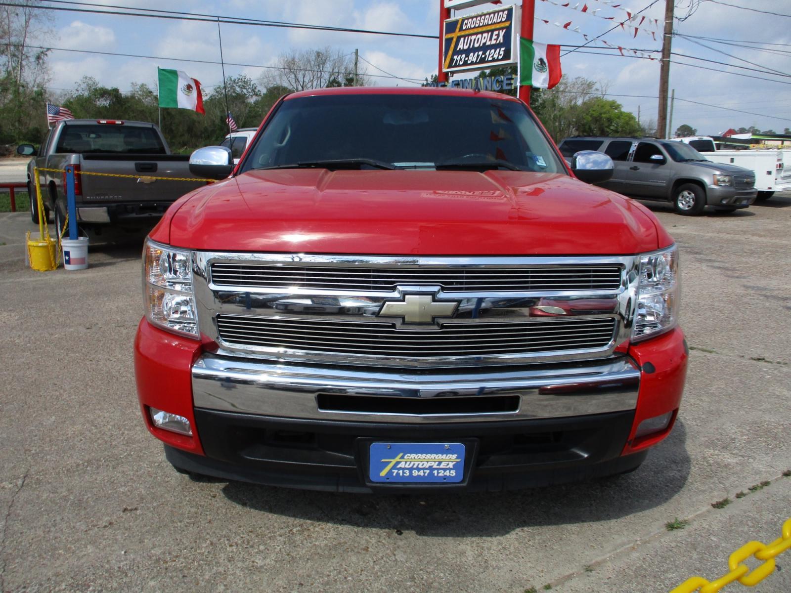 2011 RED CHEVROLET SILVERADO 1500 LT Ext. Cab 2WD (1GCRCSE09BZ) with an 5.3L V8 OHV 16V FFV engine, 6-SPEED AUTOMATIC transmission, located at 19224 Kuykendahl Rd, Spring, TX, 77379, (713) 947-1245, 30.049259, -95.491402 - NEW ARRIVAL CHEVROLET SILVERADO CREW CAB PICKUP!! THIS IS A MUST SEE, 4DR CREW CAB, CLOTH INTERIOR WITH NO STAINS AND CUTS, GREAT MILEAGE, ENGINE AND TRANSMISSION RUNS SMOOTH AND FUNCTIONS PROPERLY, ICE COLD A/C, PASSED OUR MULTI-POINT INSPECTION AND READY FOR DELIVERY! ALMOST NEW TIRES AND EXTERIOR - Photo #8