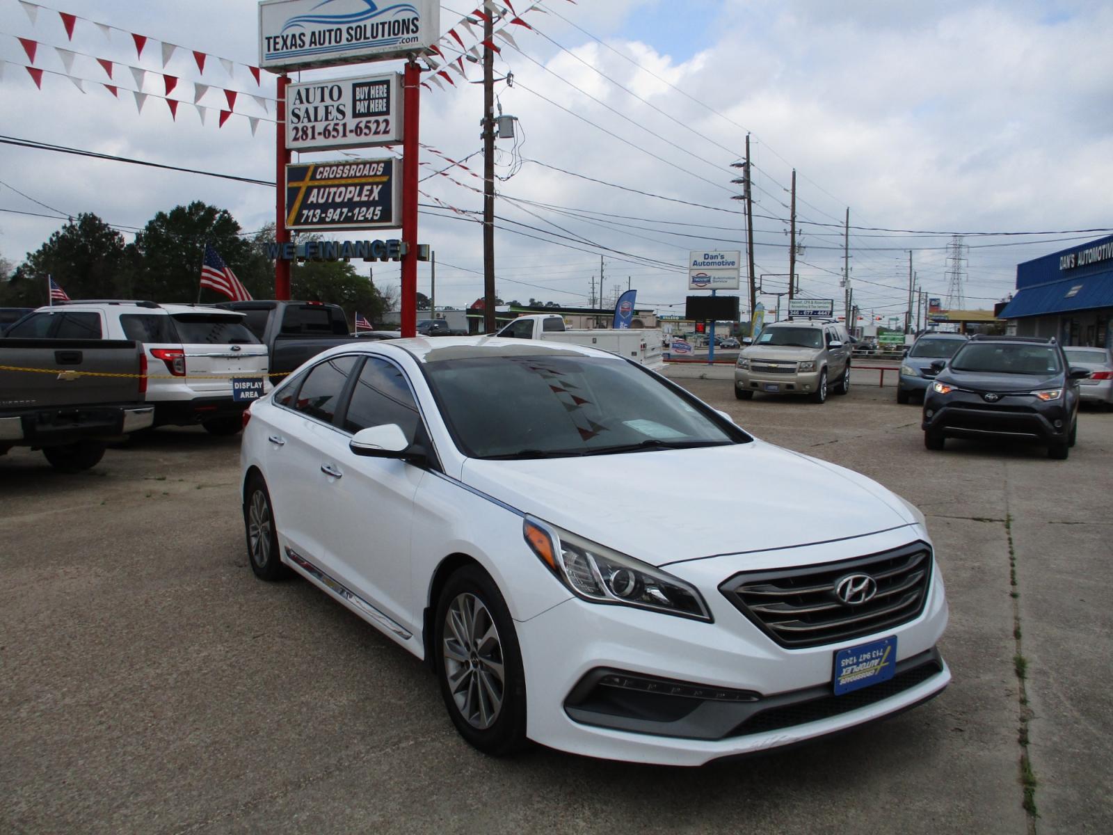2016 WHITE HYUNDAI SONATA Sport (5NPE34AF8GH) with an 2.4L L4 DOHC 16V engine, 6-SPEED AUTOMATIC transmission, located at 19224 Kuykendahl Rd, Spring, TX, 77379, (713) 947-1245, 30.049259, -95.491402 - WOW! LOW MILES! You will not find a 2016 Hyundai Sonata in better shape with these miles! This car would make a great car for a student on his way to college or for someone looking for low monthly payments! Don’t stall call us today!! Crossroads Autoplex is a family run dealership that has strived - Photo #0
