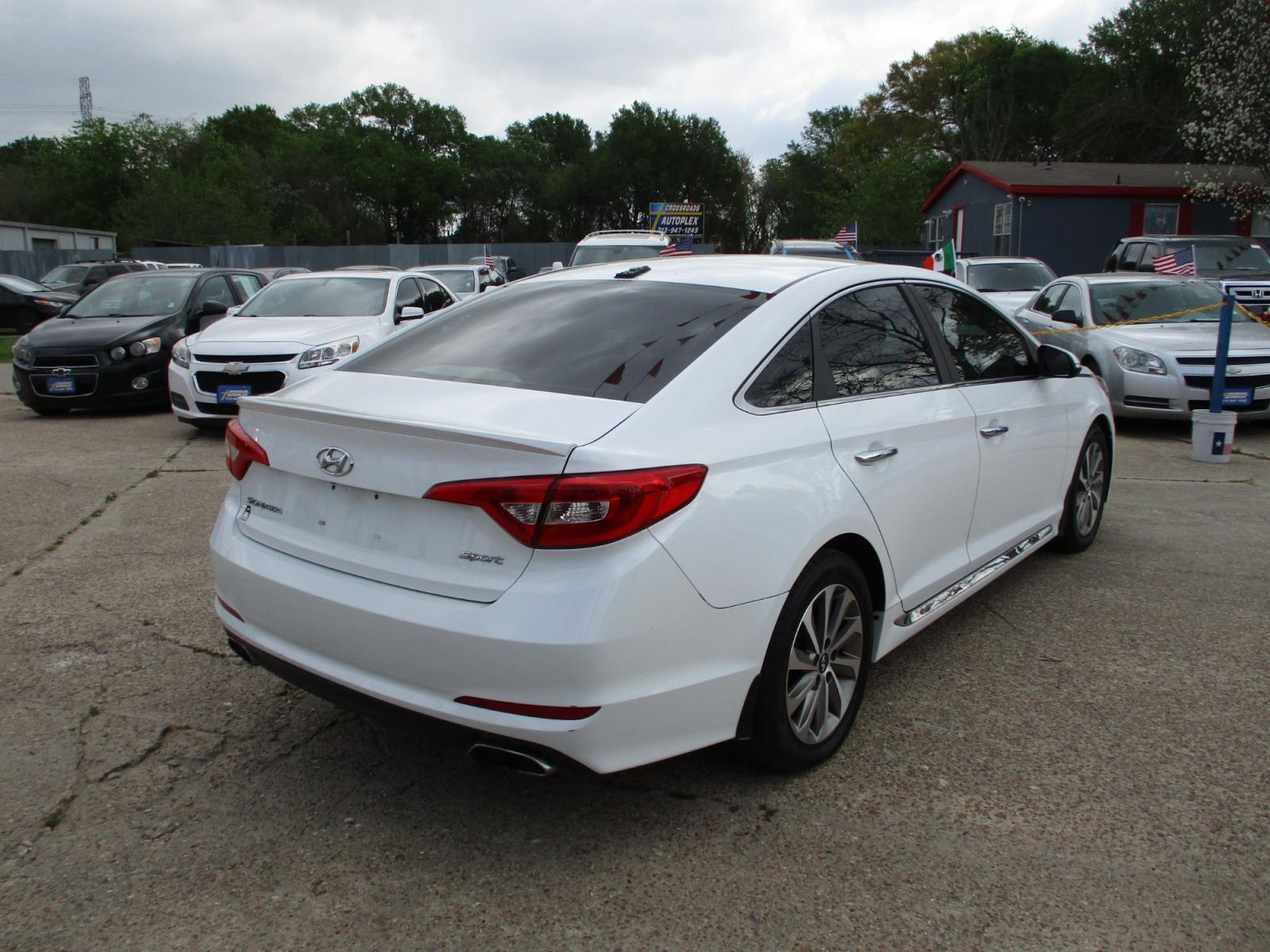2016 WHITE HYUNDAI SONATA Sport (5NPE34AF8GH) with an 2.4L L4 DOHC 16V engine, 6-SPEED AUTOMATIC transmission, located at 19224 Kuykendahl Rd, Spring, TX, 77379, (713) 947-1245, 30.049259, -95.491402 - WOW! LOW MILES! You will not find a 2016 Hyundai Sonata in better shape with these miles! This car would make a great car for a student on his way to college or for someone looking for low monthly payments! Don’t stall call us today!! Crossroads Autoplex is a family run dealership that has strived - Photo #2