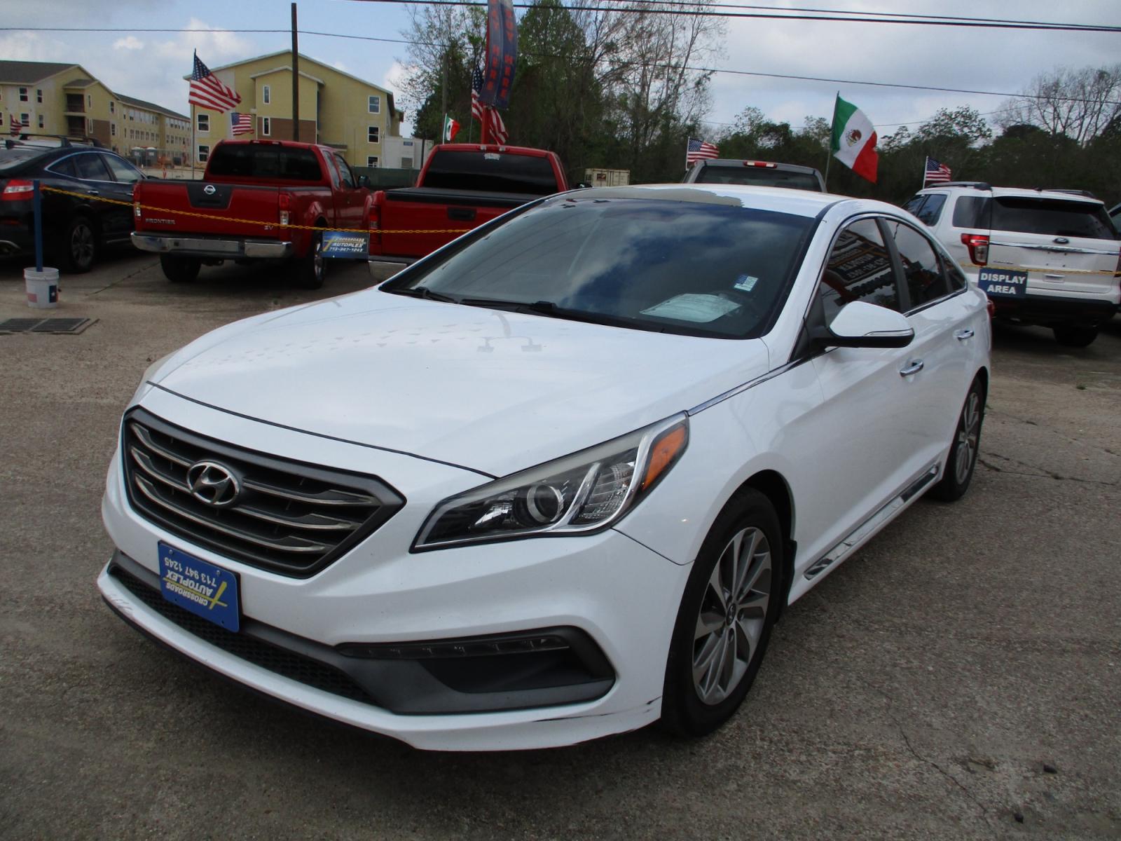 2016 WHITE HYUNDAI SONATA Sport (5NPE34AF8GH) with an 2.4L L4 DOHC 16V engine, 6-SPEED AUTOMATIC transmission, located at 19224 Kuykendahl Rd, Spring, TX, 77379, (713) 947-1245, 30.049259, -95.491402 - WOW! LOW MILES! You will not find a 2016 Hyundai Sonata in better shape with these miles! This car would make a great car for a student on his way to college or for someone looking for low monthly payments! Don’t stall call us today!! Crossroads Autoplex is a family run dealership that has strived - Photo #6