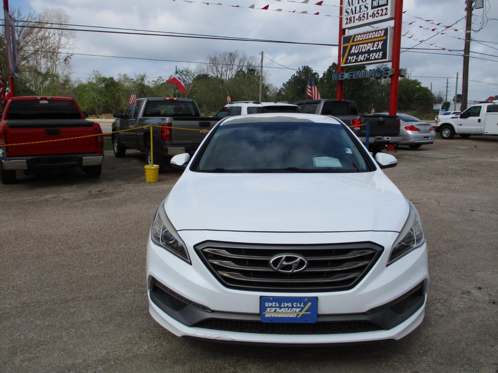 2016 WHITE HYUNDAI SONATA Sport (5NPE34AF8GH) with an 2.4L L4 DOHC 16V engine, 6-SPEED AUTOMATIC transmission, located at 19224 Kuykendahl Rd, Spring, TX, 77379, (713) 947-1245, 30.049259, -95.491402 - WOW! LOW MILES! You will not find a 2016 Hyundai Sonata in better shape with these miles! This car would make a great car for a student on his way to college or for someone looking for low monthly payments! Don’t stall call us today!! Crossroads Autoplex is a family run dealership that has strived - Photo #7