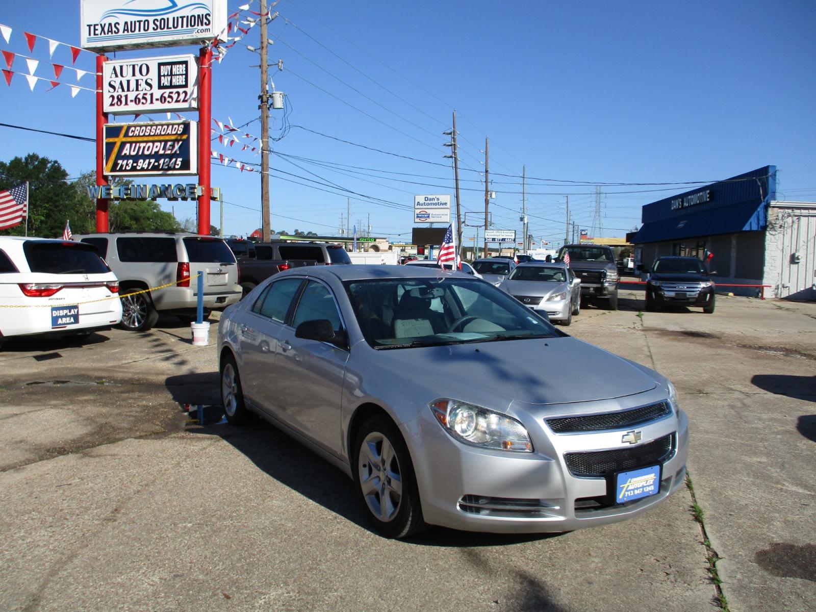 2009 SILVER /GRAY CHEVROLET MALIBU LS (1G1ZG57BX9F) with an 2.4L L4 DOHC 16V engine, 4-SPEED AUTOMATIC transmission, located at 19224 Kuykendahl Rd, Spring, TX, 77379, (713) 947-1245, 30.049259, -95.491402 - NEW ARRIVAL! LOW MILES! This 2009 Chevrolet Malibu is pristine condition and been very well taken care of. It is the first year of this new body style for the Malibu that it is as sharp looking as the brand new ones. This car is a perfect fit for a small family while still getting you up to 34 mile - Photo #0
