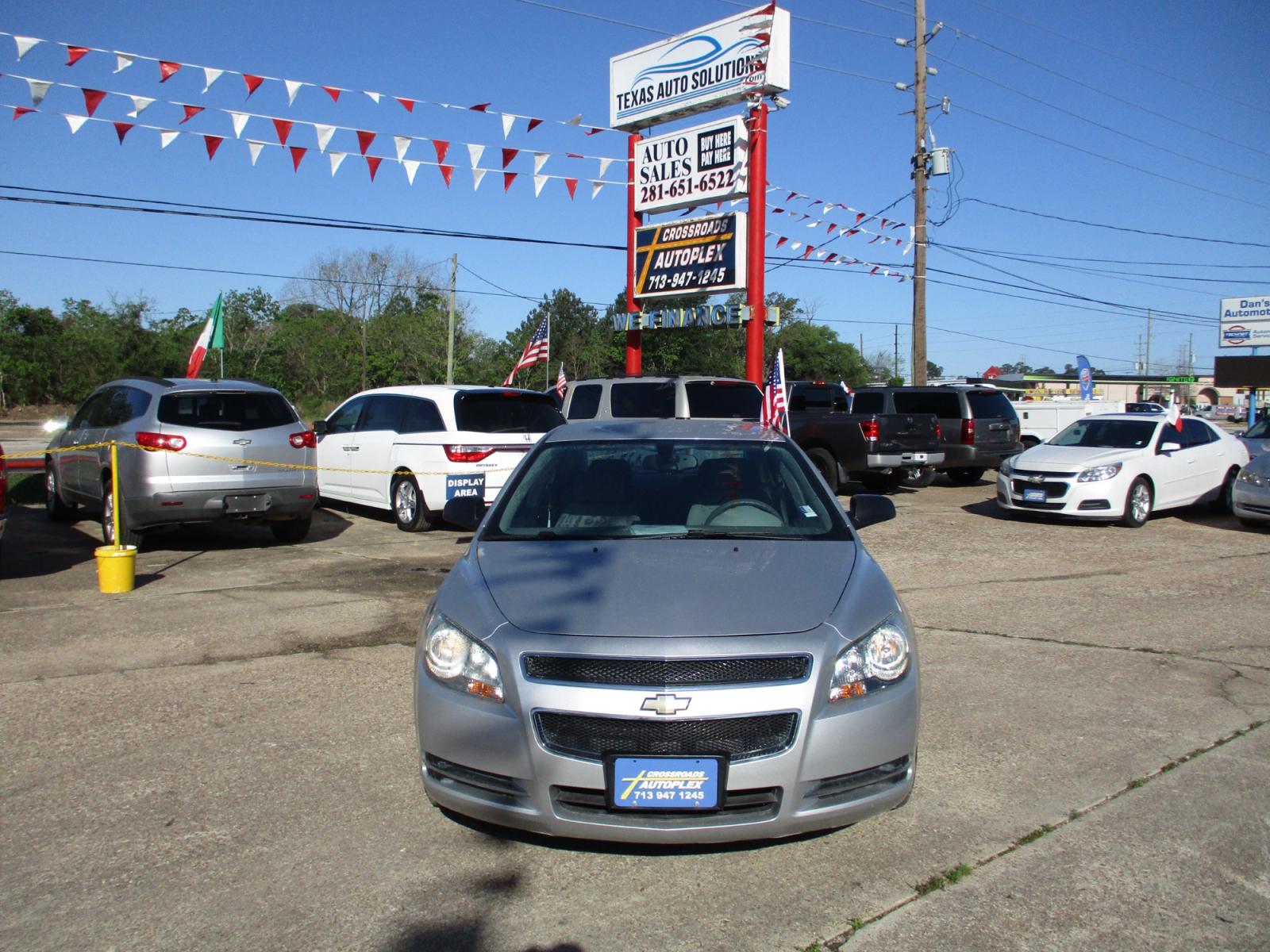 2009 SILVER /GRAY CHEVROLET MALIBU LS (1G1ZG57BX9F) with an 2.4L L4 DOHC 16V engine, 4-SPEED AUTOMATIC transmission, located at 19224 Kuykendahl Rd, Spring, TX, 77379, (713) 947-1245, 30.049259, -95.491402 - NEW ARRIVAL! LOW MILES! This 2009 Chevrolet Malibu is pristine condition and been very well taken care of. It is the first year of this new body style for the Malibu that it is as sharp looking as the brand new ones. This car is a perfect fit for a small family while still getting you up to 34 mile - Photo #7