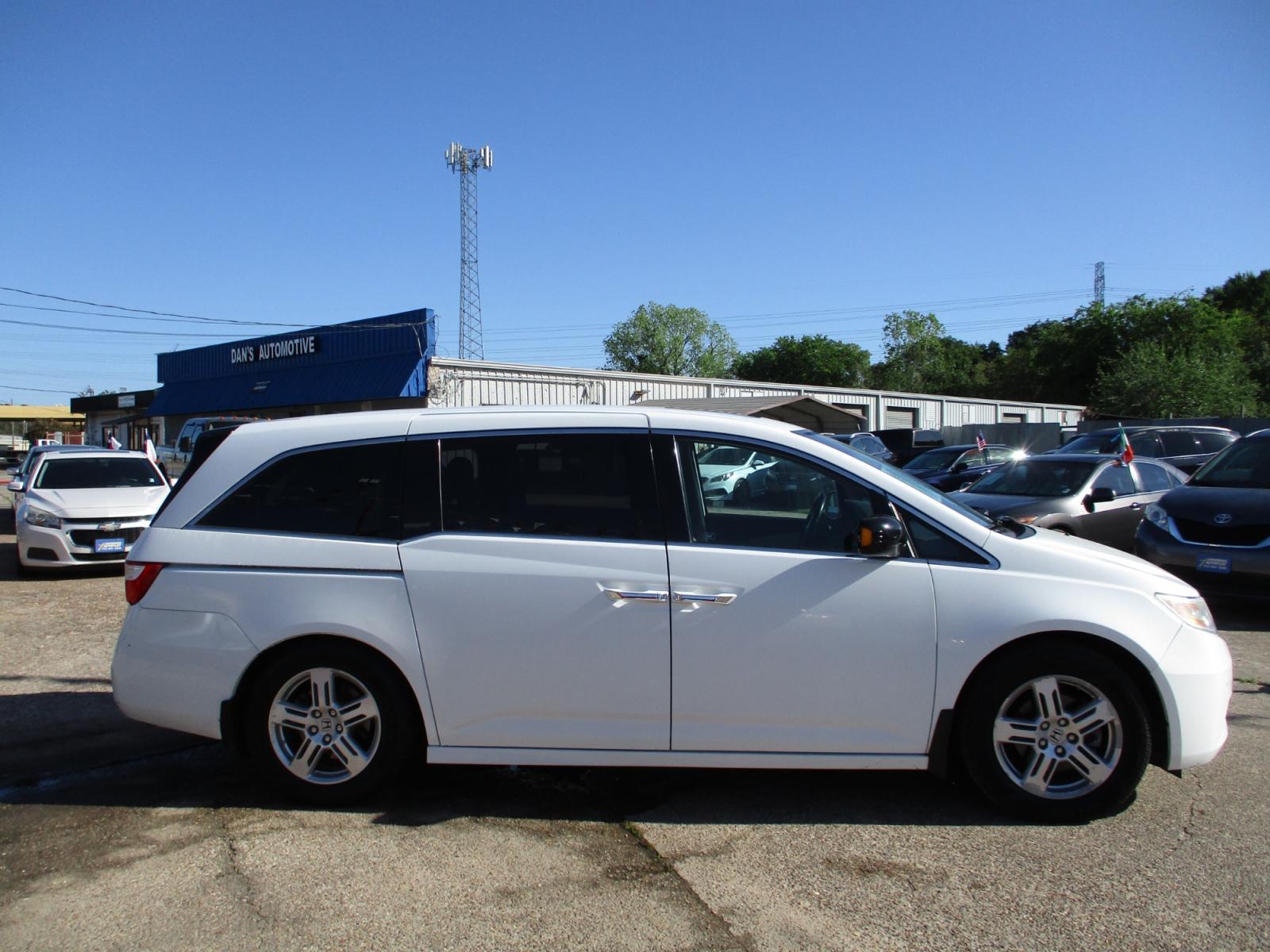 2011 WHITE /GRAY HONDA ODYSSEY Touring (5FNRL5H90BB) with an 3.5L V6 SOHC 24V engine, 5-SPEED AUTOMATIC transmission, located at 19224 Kuykendahl Rd, Spring, TX, 77379, (713) 947-1245, 30.049259, -95.491402 - used car loans/financing to South Houston TX, Pasadena TX, Galena Park TX, Jacinto City TX, Deer Park TX, Pearland TX, Cloverleaf TX, Friendswood TX, Houston TX, Channelview TX, Webster TX, West University Place TX, La Porte TX, League City TX, The Woodlands TX, Cypress TX, Spring TX Bellaire TX & S - Photo #1