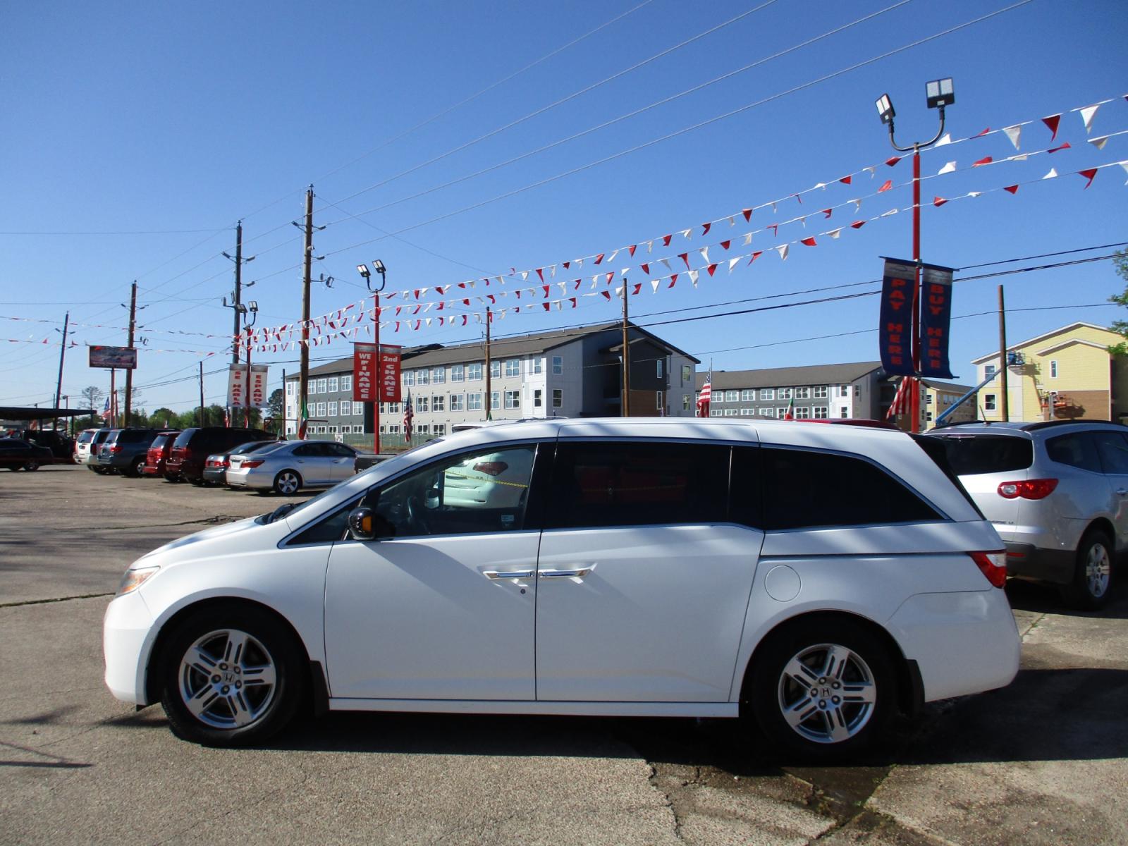 2011 WHITE /GRAY HONDA ODYSSEY Touring (5FNRL5H90BB) with an 3.5L V6 SOHC 24V engine, 5-SPEED AUTOMATIC transmission, located at 19224 Kuykendahl Rd, Spring, TX, 77379, (713) 947-1245, 30.049259, -95.491402 - used car loans/financing to South Houston TX, Pasadena TX, Galena Park TX, Jacinto City TX, Deer Park TX, Pearland TX, Cloverleaf TX, Friendswood TX, Houston TX, Channelview TX, Webster TX, West University Place TX, La Porte TX, League City TX, The Woodlands TX, Cypress TX, Spring TX Bellaire TX & S - Photo #5