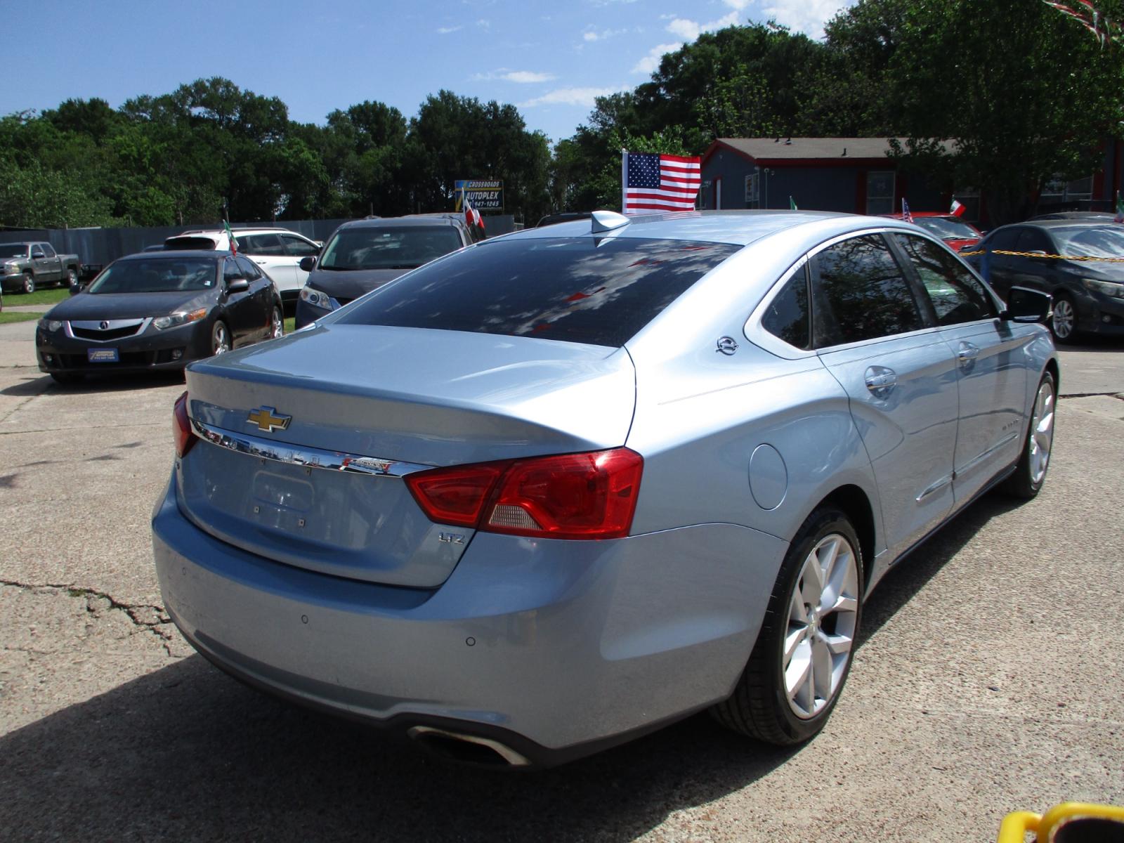 2015 BLUE /GRAY CHEVROLET IMPALA LTZ (1G1165S3XFU) with an 3.6L V6 DOHC 24V engine, 6-SPEED AUTOMATIC transmission, located at 19224 Kuykendahl Rd, Spring, TX, 77379, (713) 947-1245, 30.049259, -95.491402 - When you reach a certain age, you come to respect any product that's been around as long -- and been through as many changes -- as you have. In the automotive world, the Chevrolet Impala would be a good example -- it's been around in various incarnations since the late 1950s.This is a testament to i - Photo #2