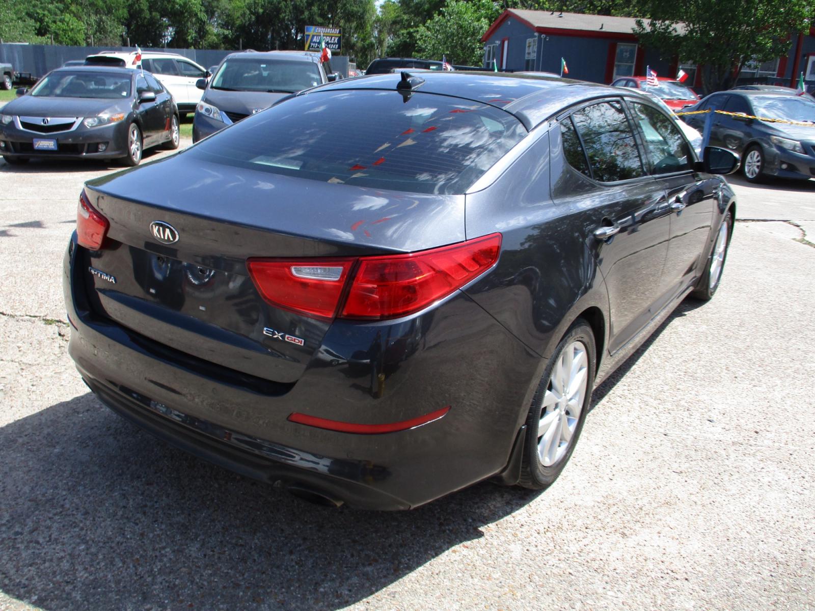 2015 SILVER KIA OPTIMA EX (5XXGN4A70FG) with an 2.4L L4 DOHC 16V engine, 6-SPEED AUTOMATIC transmission, located at 19224 Kuykendahl Rd, Spring, TX, 77379, (713) 947-1245, 30.049259, -95.491402 - Photo #2