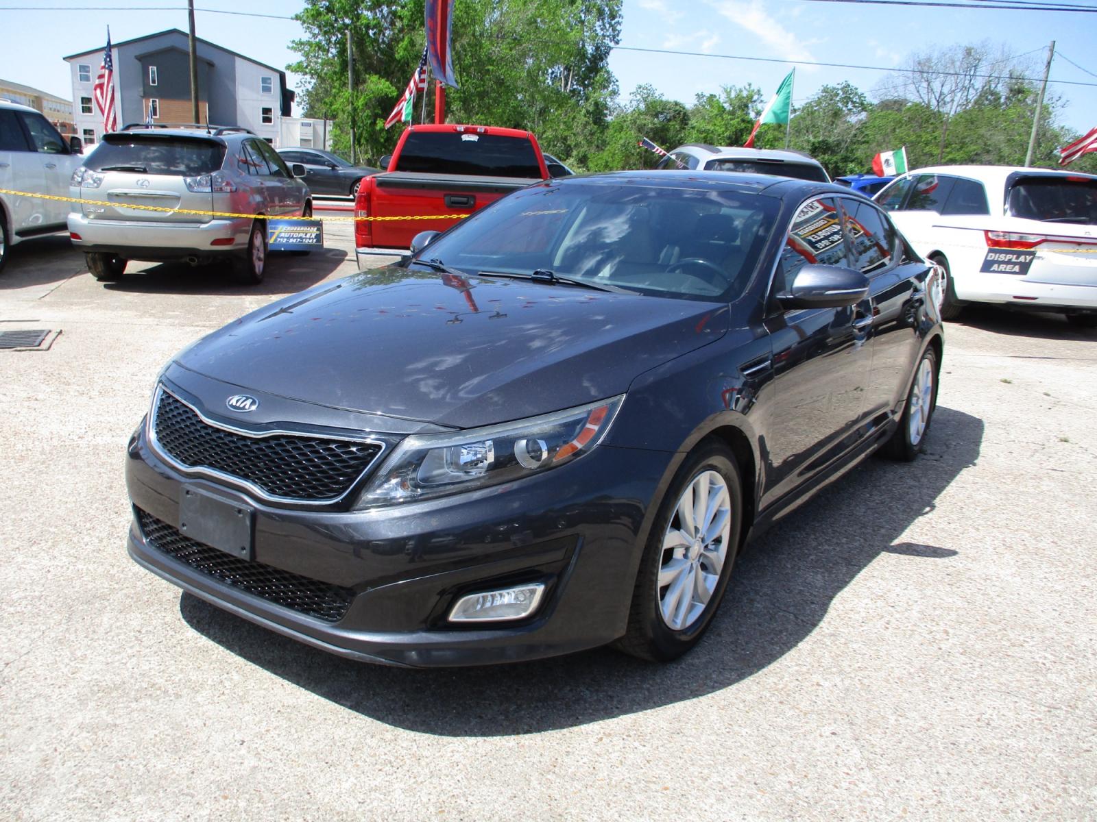 2015 SILVER KIA OPTIMA EX (5XXGN4A70FG) with an 2.4L L4 DOHC 16V engine, 6-SPEED AUTOMATIC transmission, located at 19224 Kuykendahl Rd, Spring, TX, 77379, (713) 947-1245, 30.049259, -95.491402 - Photo #6