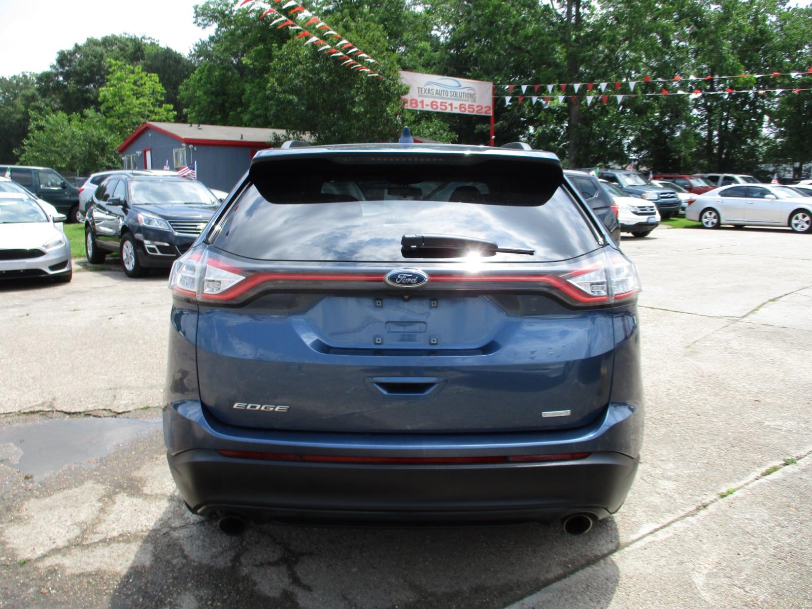 2018 BLUE FORD EDGE SE FWD (2FMPK3G98JB) with an 2.0L L4 DOHC 16V engine, 6-SPEED AUTOMATIC transmission, located at 19224 Kuykendahl Rd, Spring, TX, 77379, (713) 947-1245, 30.049259, -95.491402 - Photo #3