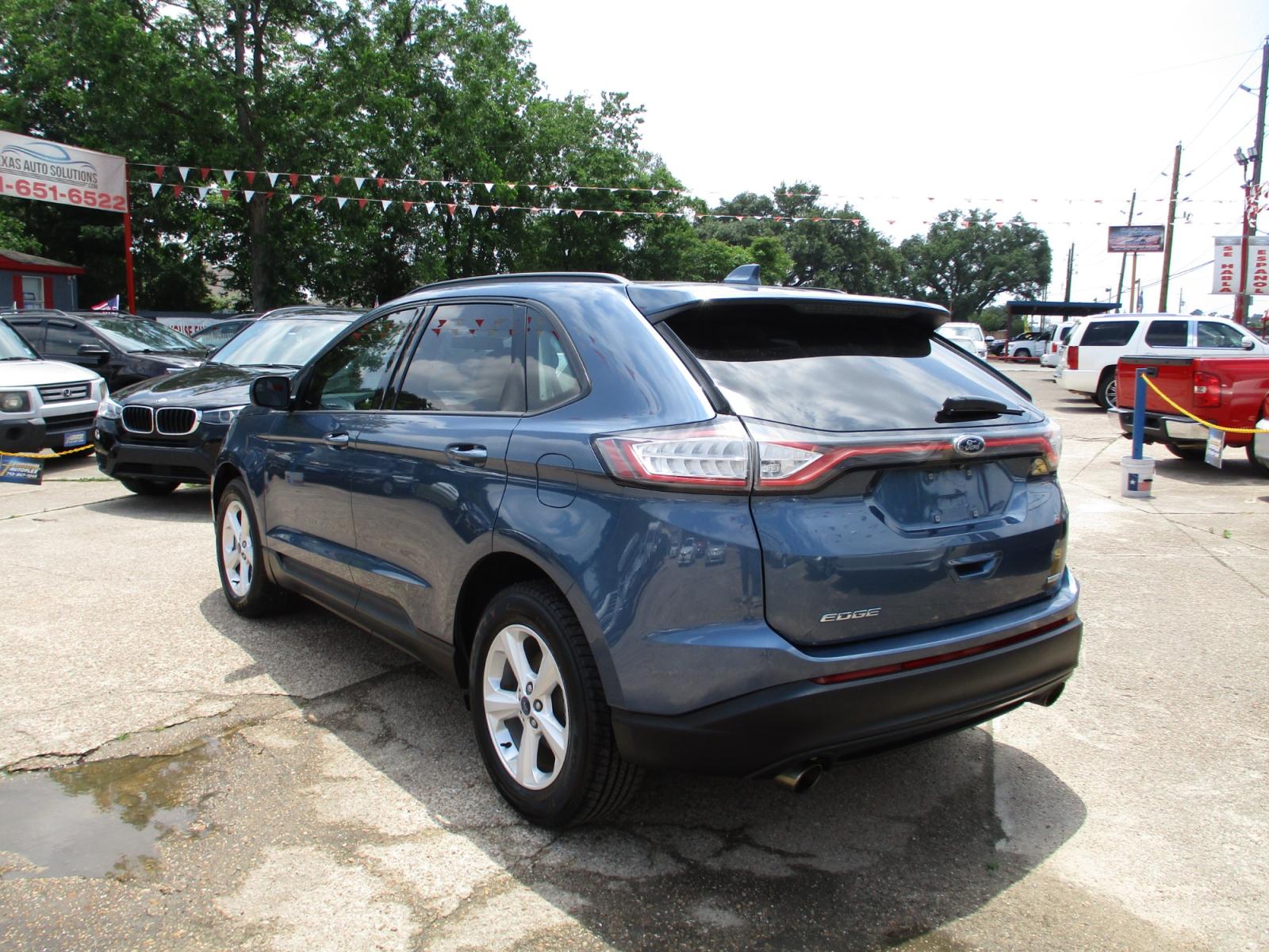 2018 BLUE FORD EDGE SE FWD (2FMPK3G98JB) with an 2.0L L4 DOHC 16V engine, 6-SPEED AUTOMATIC transmission, located at 19224 Kuykendahl Rd, Spring, TX, 77379, (713) 947-1245, 30.049259, -95.491402 - Photo #4