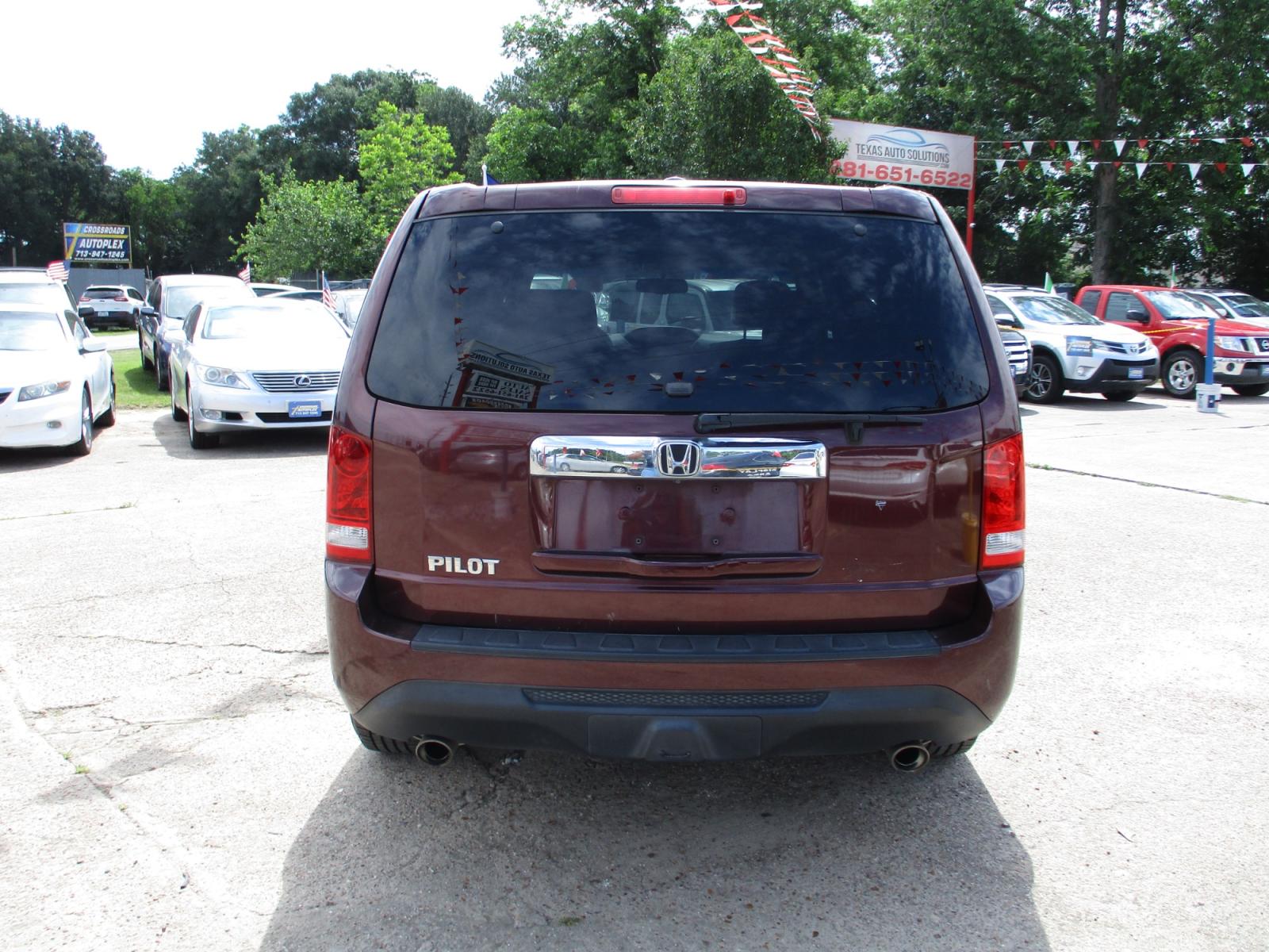 2012 MAROON HONDA PILOT EX-L 2WD 5-Spd AT (5FNYF3H5XCB) with an 3.5L V6 SOHC 24V engine, 5-SPEED AUTOMATIC transmission, located at 19224 Kuykendahl Rd, Spring, TX, 77379, (713) 947-1245, 30.049259, -95.491402 - Photo #3