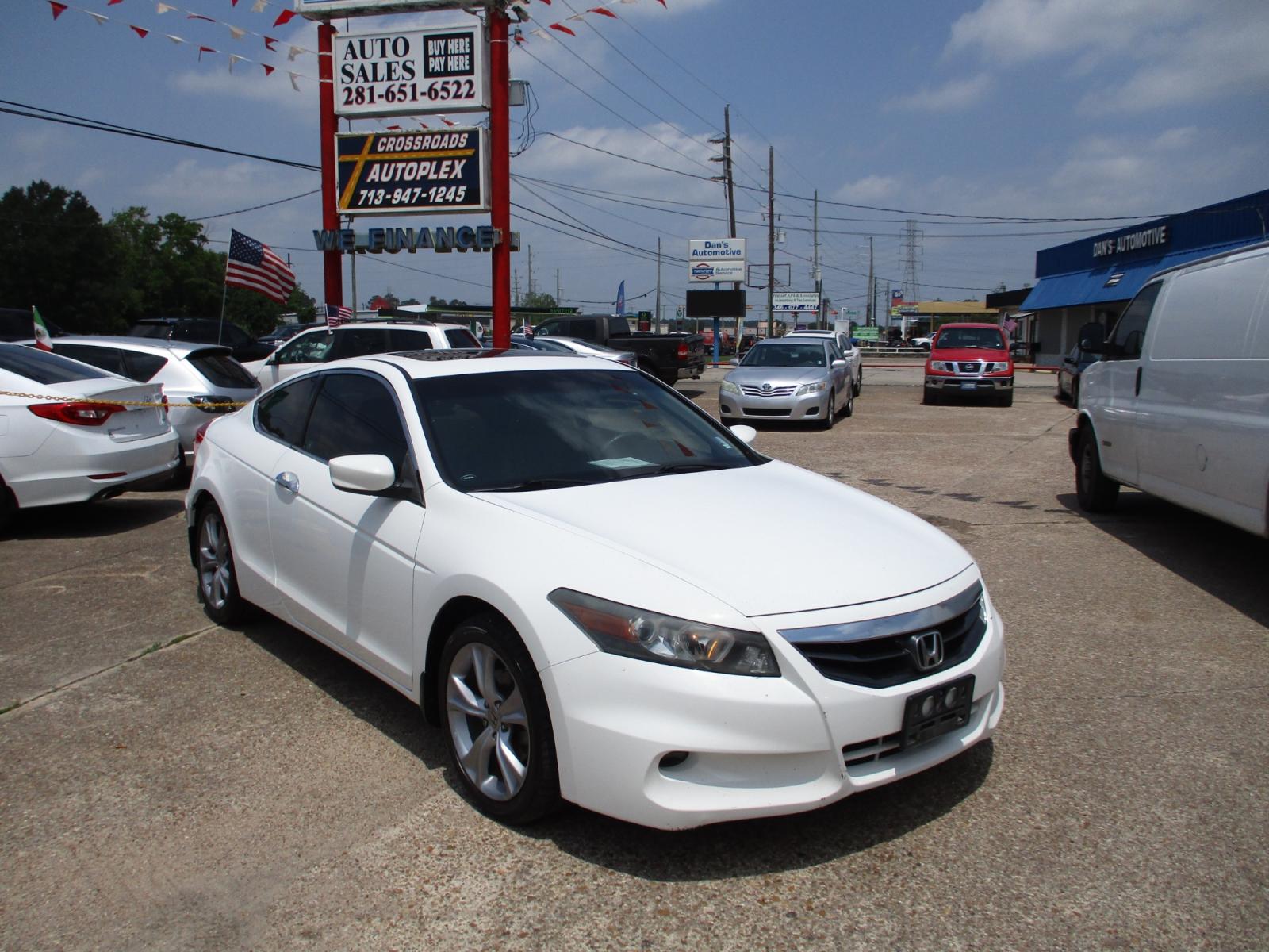 2012 WHITE HONDA ACCORD EX-L V6 Coupe AT (1HGCS2B81CA) with an 3.5L V6 SOHC 24V engine, 5-SPEED AUTOMATIC transmission, located at 19224 Kuykendahl Rd, Spring, TX, 77379, (713) 947-1245, 30.049259, -95.491402 - Photo #0
