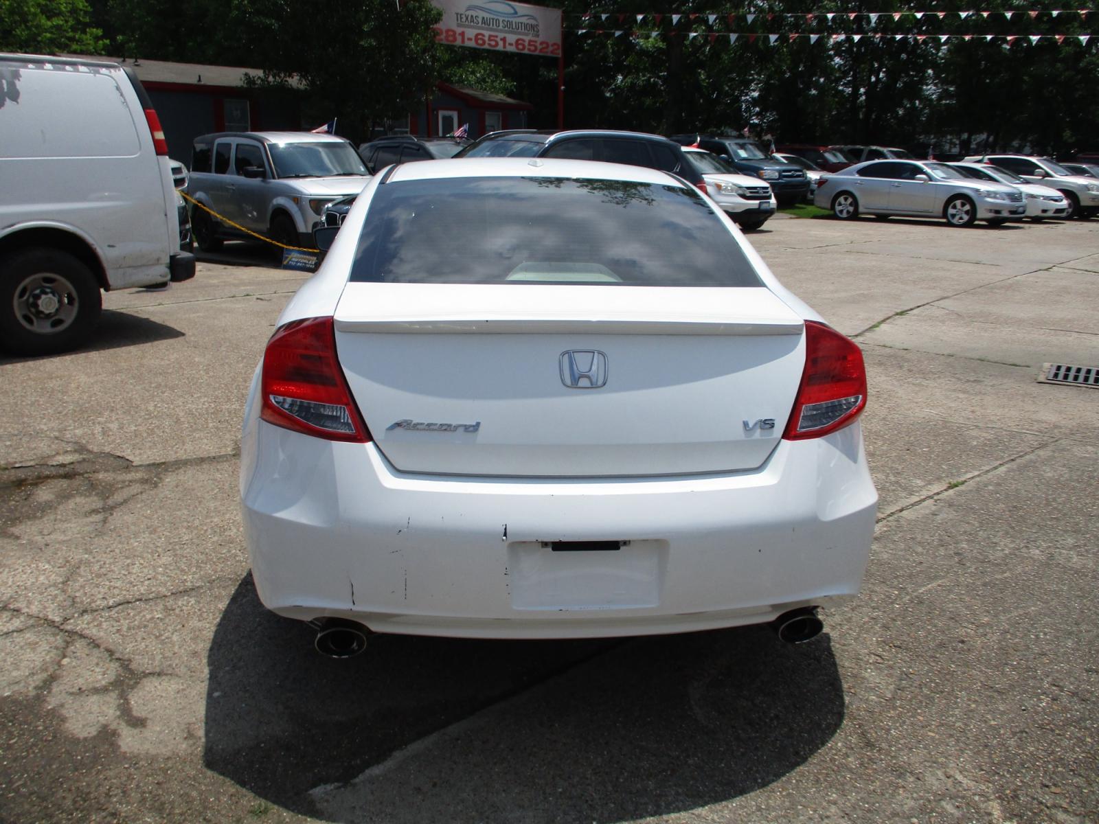 2012 WHITE HONDA ACCORD EX-L V6 Coupe AT (1HGCS2B81CA) with an 3.5L V6 SOHC 24V engine, 5-SPEED AUTOMATIC transmission, located at 19224 Kuykendahl Rd, Spring, TX, 77379, (713) 947-1245, 30.049259, -95.491402 - Photo #3