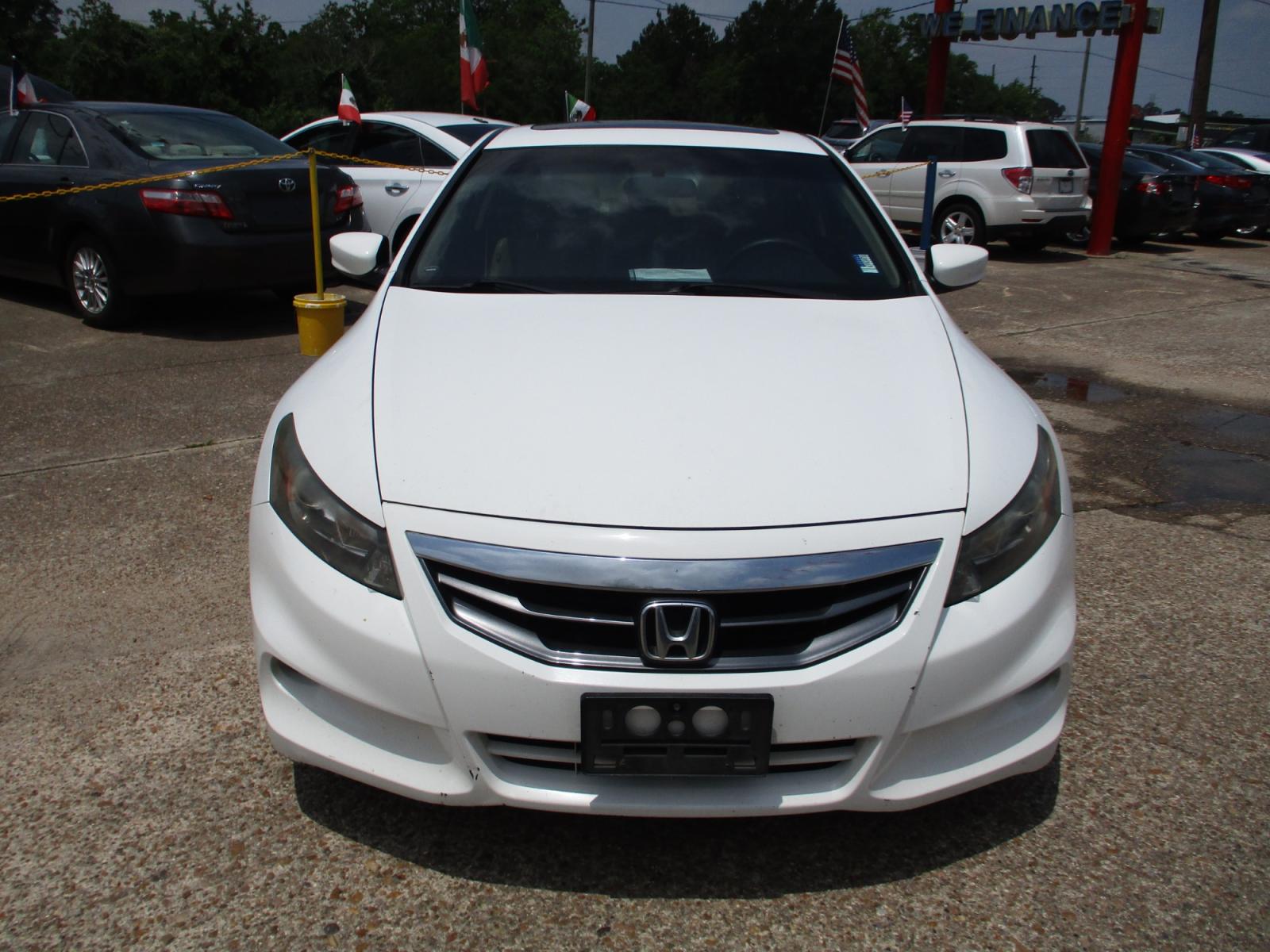 2012 WHITE HONDA ACCORD EX-L V6 Coupe AT (1HGCS2B81CA) with an 3.5L V6 SOHC 24V engine, 5-SPEED AUTOMATIC transmission, located at 19224 Kuykendahl Rd, Spring, TX, 77379, (713) 947-1245, 30.049259, -95.491402 - Photo #7