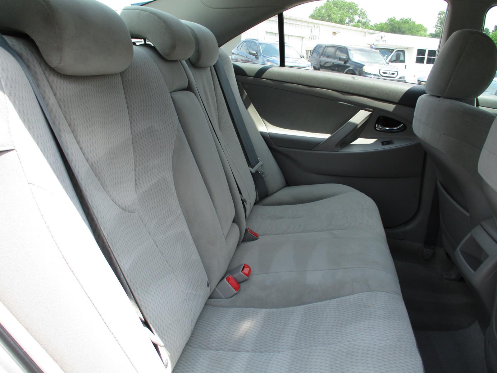 2010 SILVER TOYOTA CAMRY LE 6-Spd AT (4T1BF3EK3AU) with an 2.5L L4 DOHC 16V engine, 6-SPEED AUTOMATIC transmission, located at 19224 Kuykendahl Rd, Spring, TX, 77379, (713) 947-1245, 30.049259, -95.491402 - Photo #9