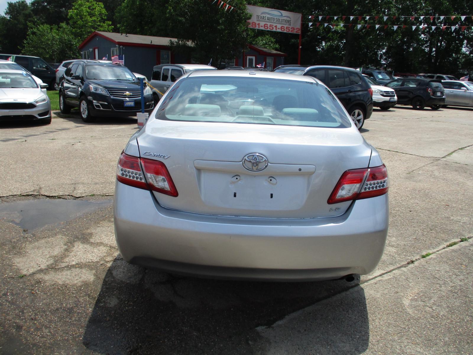 2010 SILVER TOYOTA CAMRY LE 6-Spd AT (4T1BF3EK3AU) with an 2.5L L4 DOHC 16V engine, 6-SPEED AUTOMATIC transmission, located at 19224 Kuykendahl Rd, Spring, TX, 77379, (713) 947-1245, 30.049259, -95.491402 - Photo #3