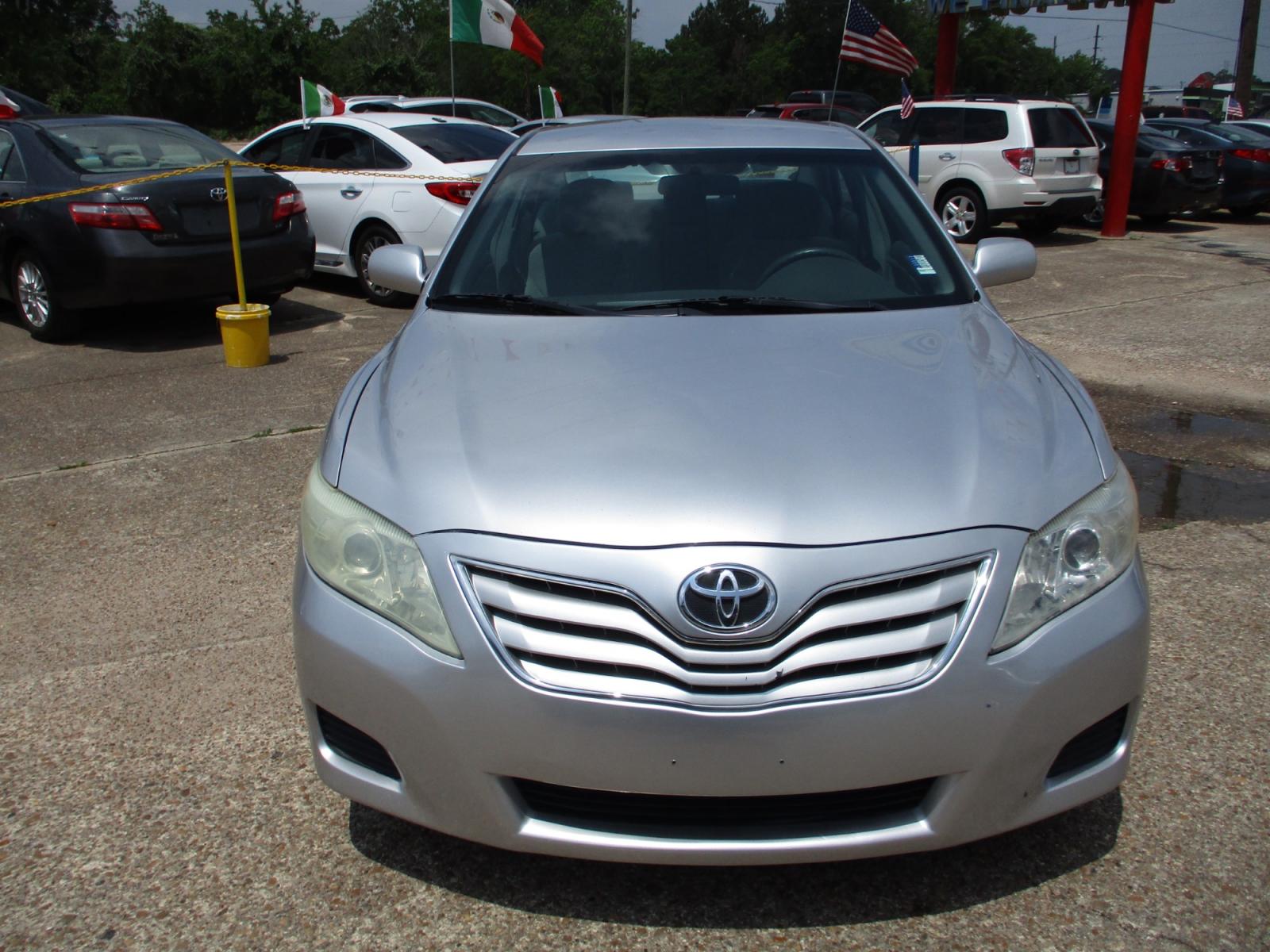 2010 SILVER TOYOTA CAMRY LE 6-Spd AT (4T1BF3EK3AU) with an 2.5L L4 DOHC 16V engine, 6-SPEED AUTOMATIC transmission, located at 19224 Kuykendahl Rd, Spring, TX, 77379, (713) 947-1245, 30.049259, -95.491402 - Photo #7
