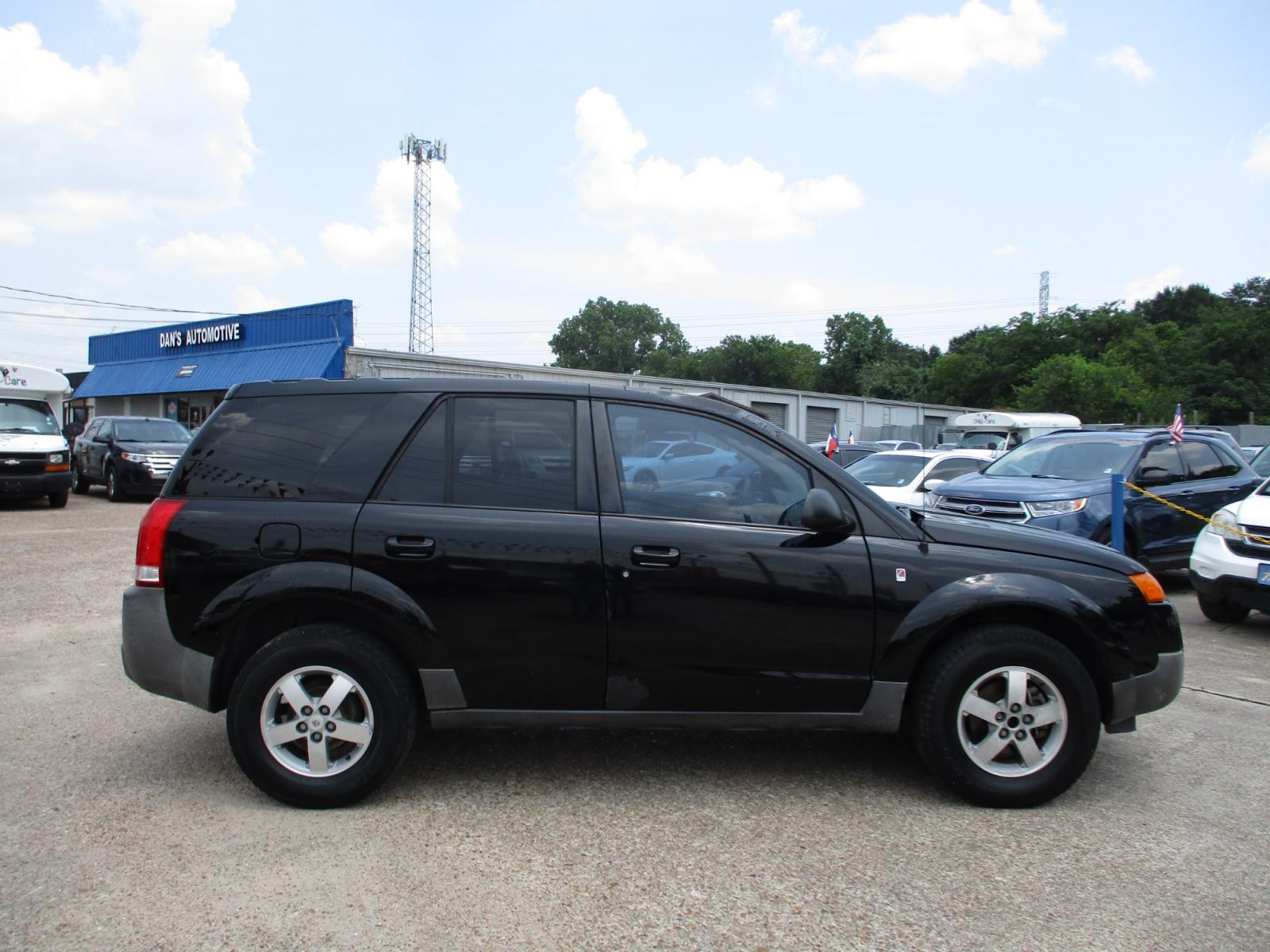 2005 BLACK SATURN VUE FWD (5GZCZ33D85S) with an 2.2L L4 DOHC 16V engine, 4-SPEED AUTOMATIC OR 5-SPEED MANUAL transmission, located at 19224 Kuykendahl Rd, Spring, TX, 77379, (713) 947-1245, 30.049259, -95.491402 - Photo #1